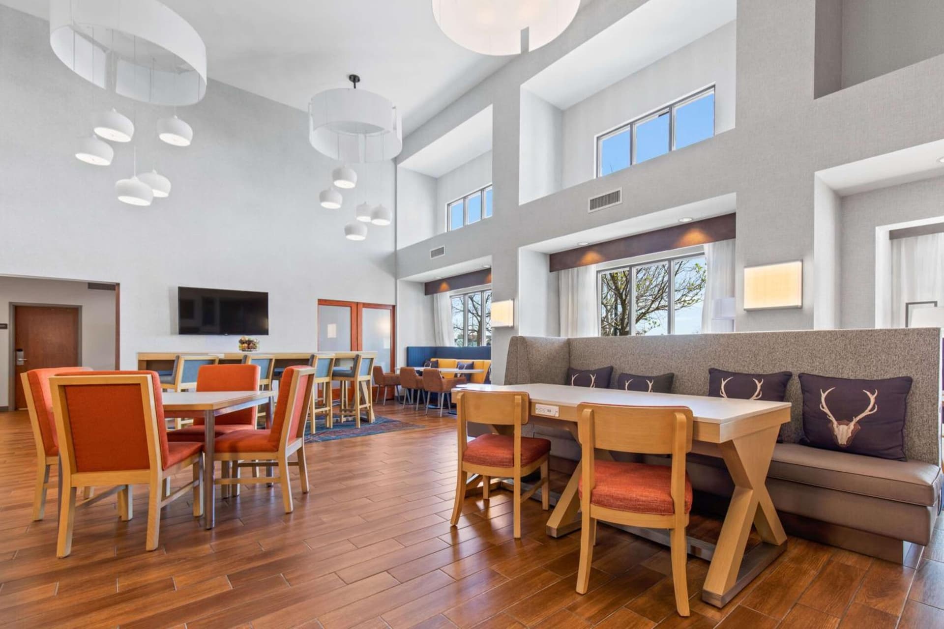 Hampton Inn & Suites Greeley gallery photo in Greeley, CO — image 32