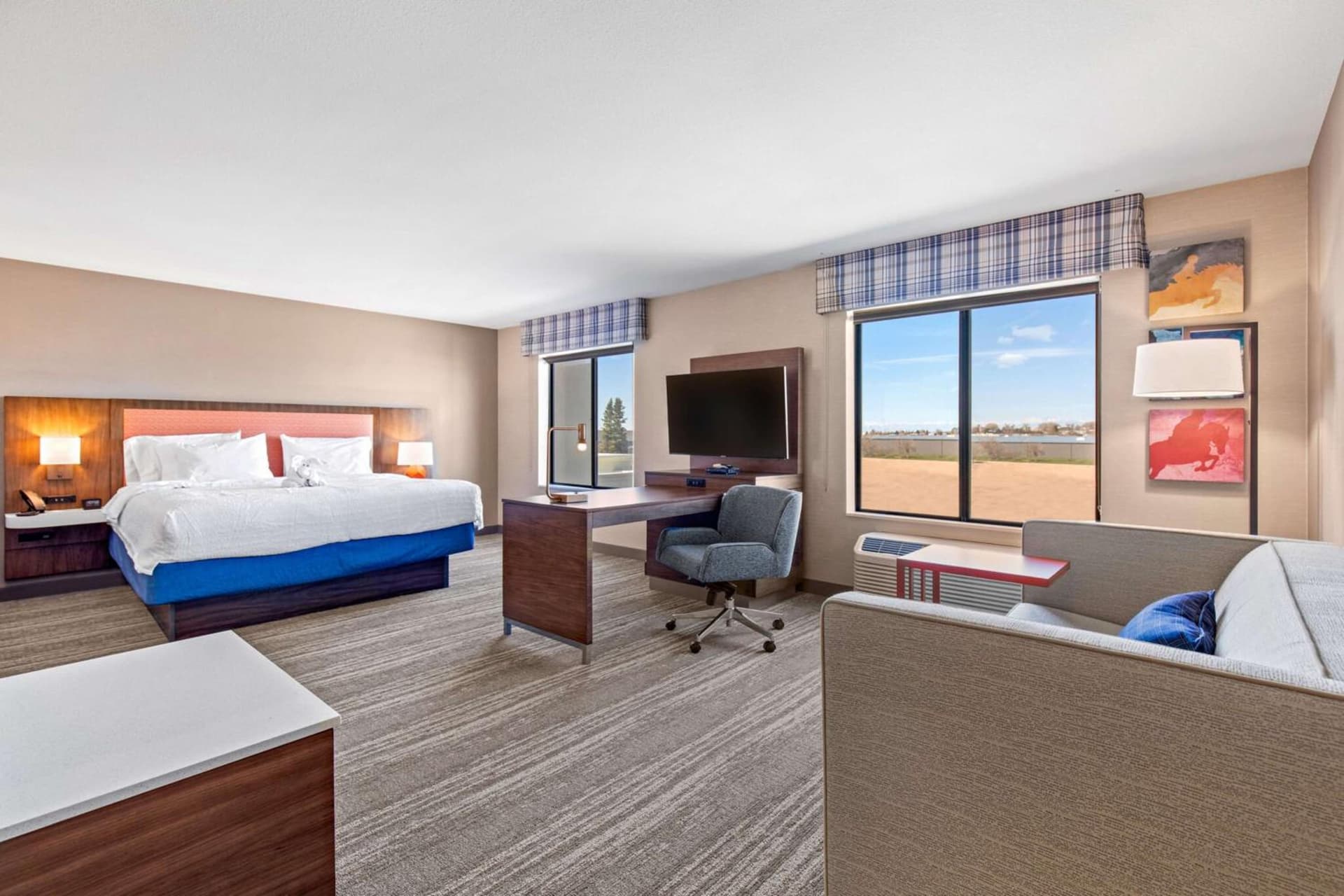 Hampton Inn & Suites Greeley gallery photo in Greeley, CO — image 40