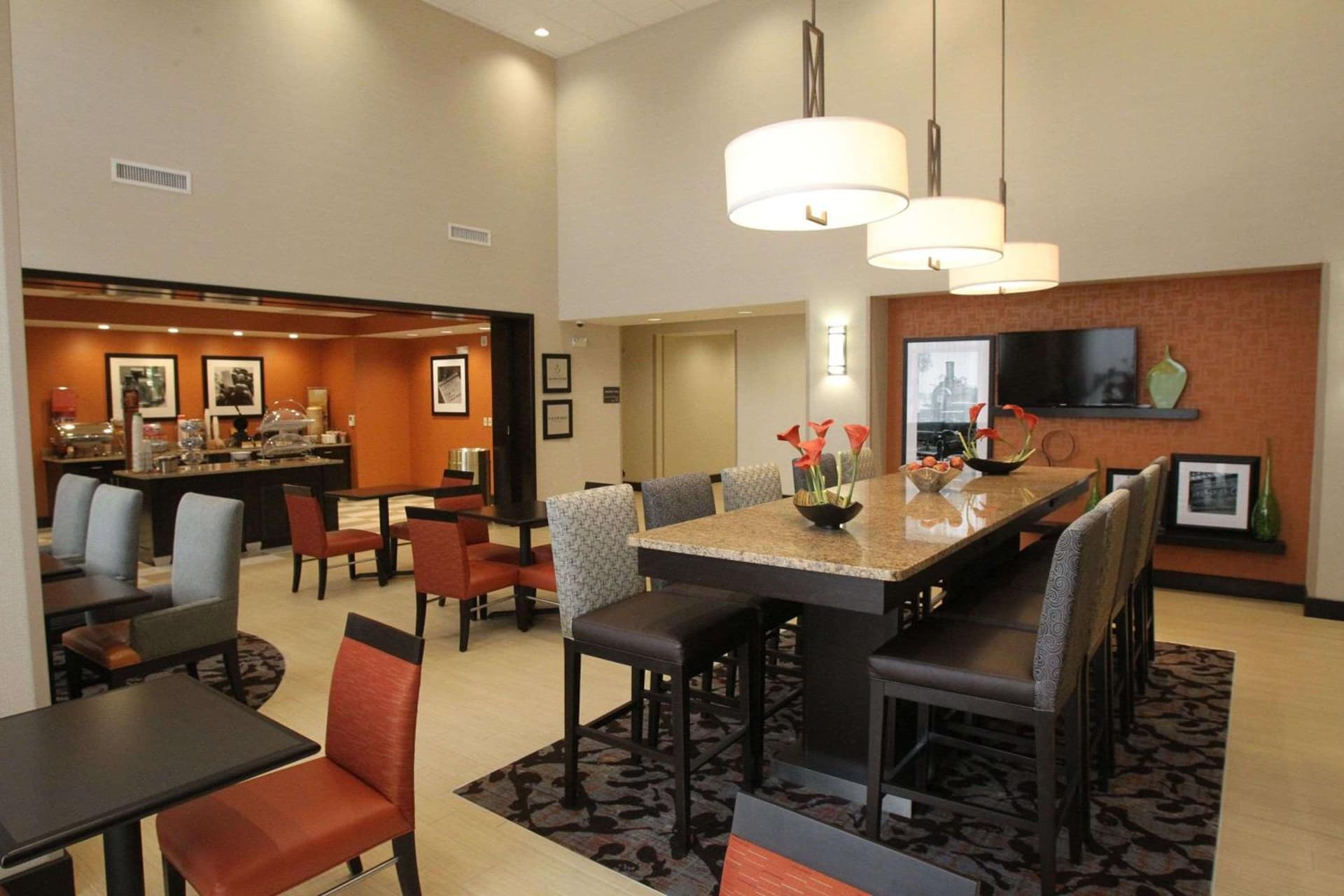 Hampton Inn & Suites Seneca-Clemson Area interior in Seneca, SC — gallery photo 2