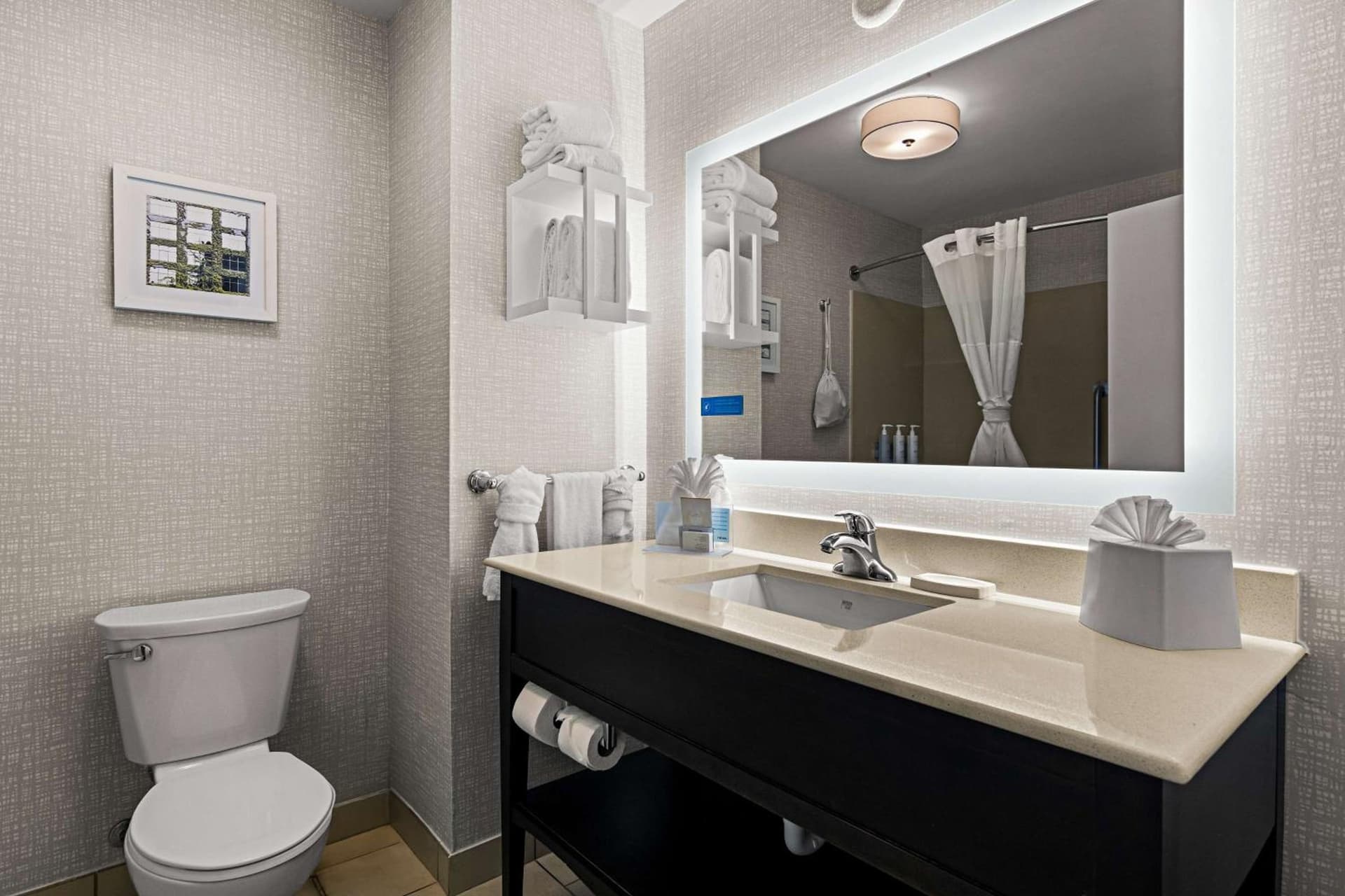 Hampton Inn & Suites Schererville interior in Schererville, IN — gallery photo 2