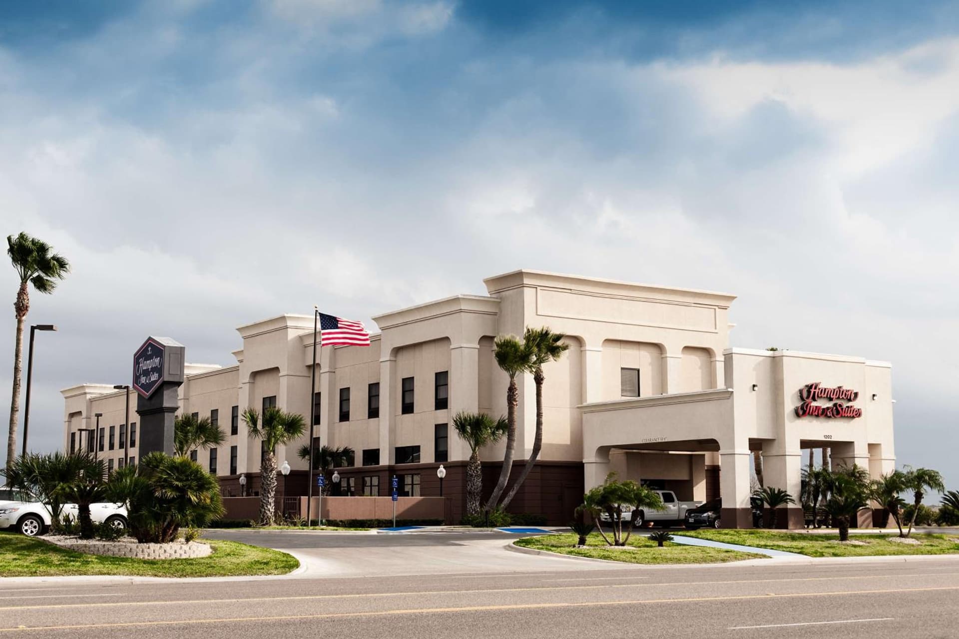 Hampton Inn & Suites Harlingen featured exterior or lobby in Harlingen, TX — similar hotel