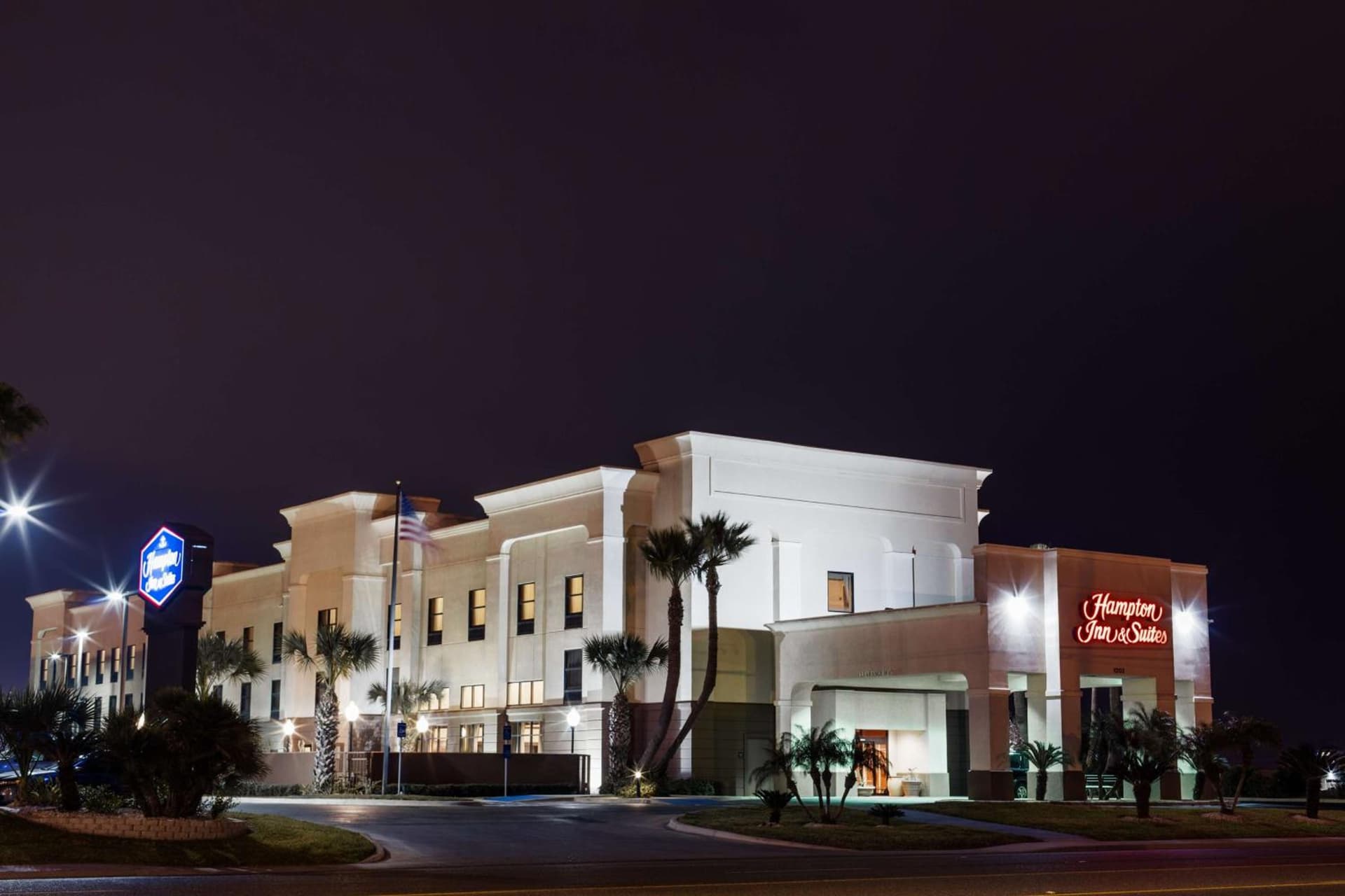 Hampton Inn & Suites Harlingen interior in Harlingen, TX — gallery photo 2