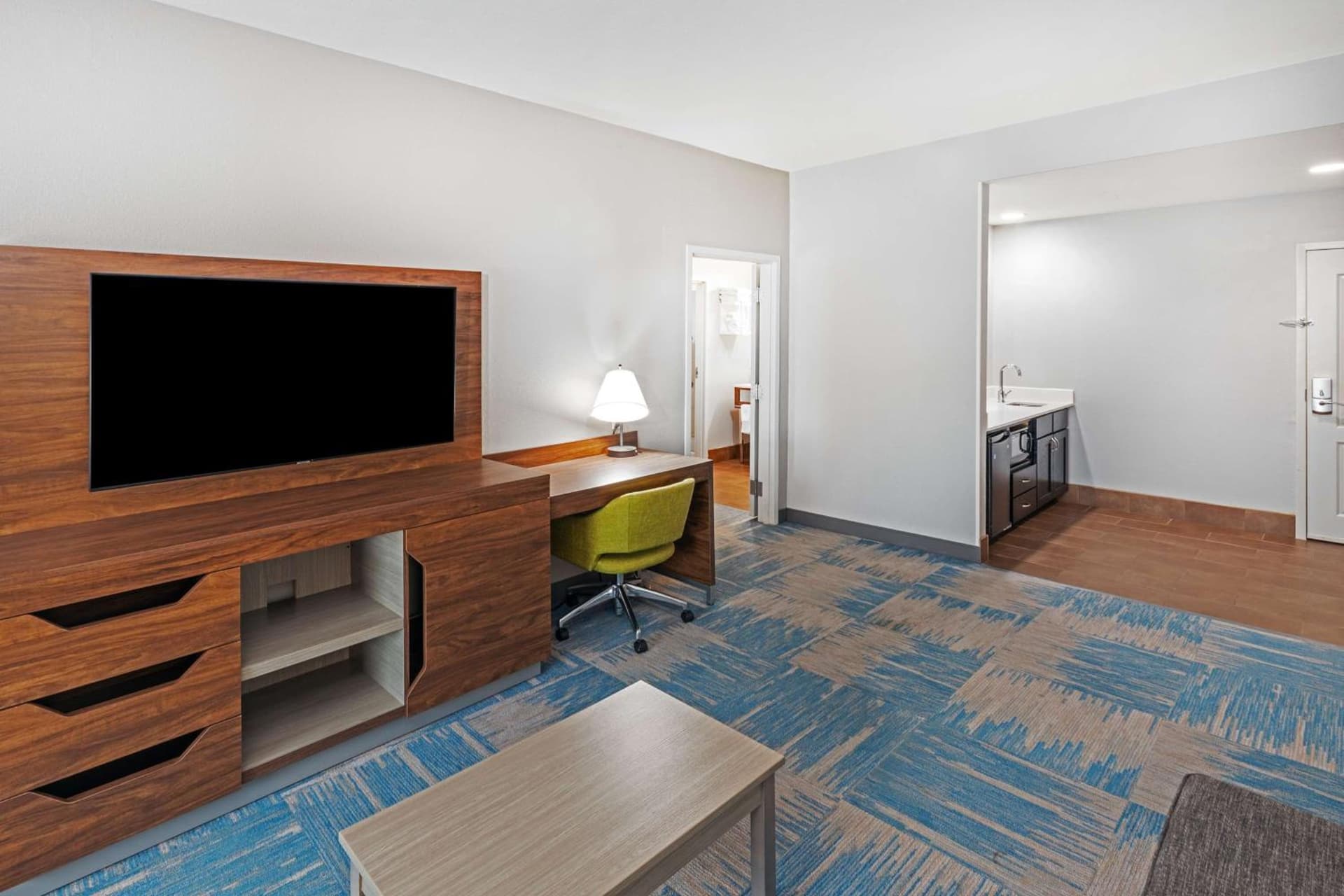 Hampton Inn and Suites Houston Heights I-10 interior in Houston, TX — gallery photo 2