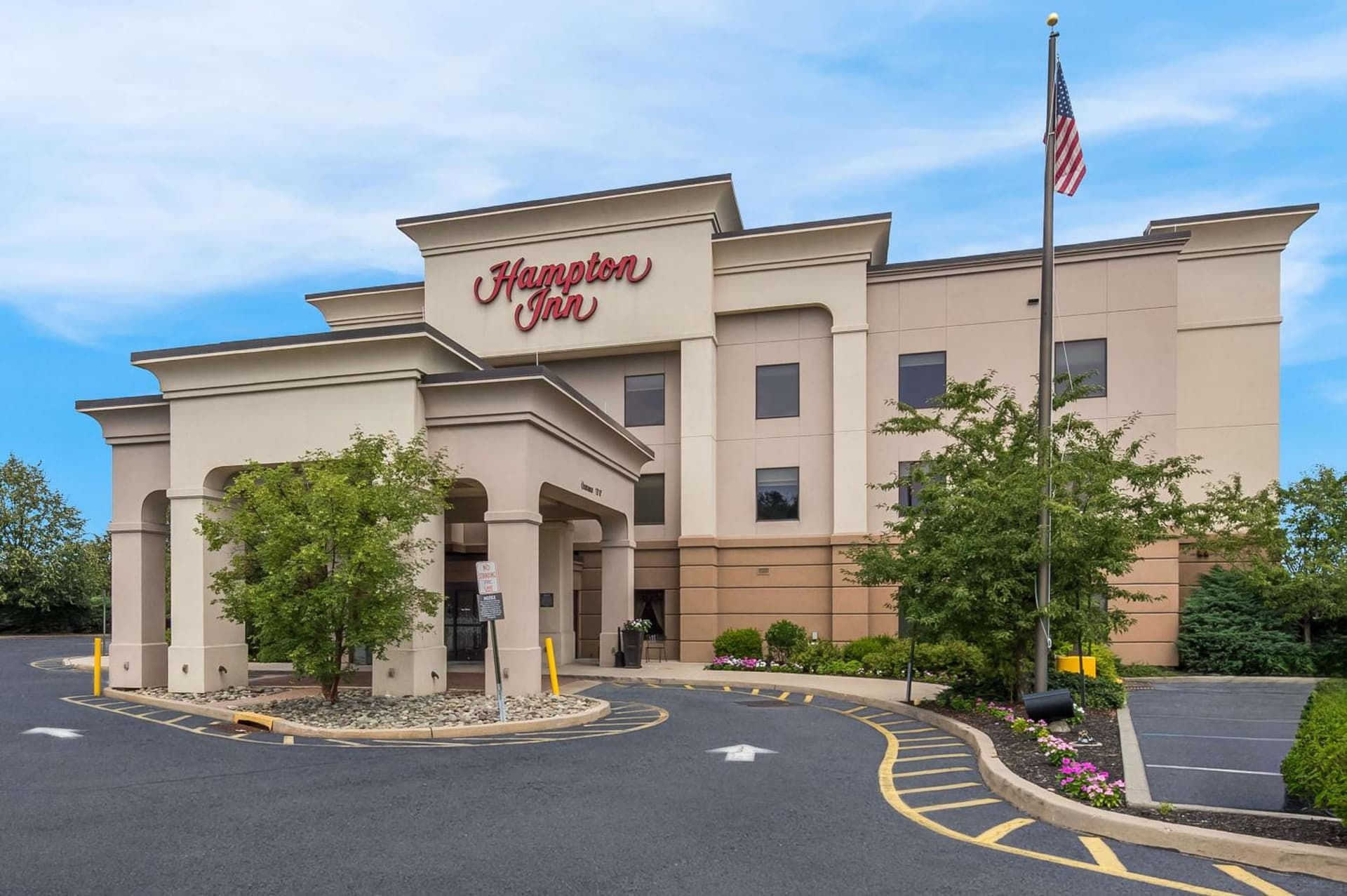 Hampton Inn Nanuet interior in Nanuet, NY — gallery photo 2