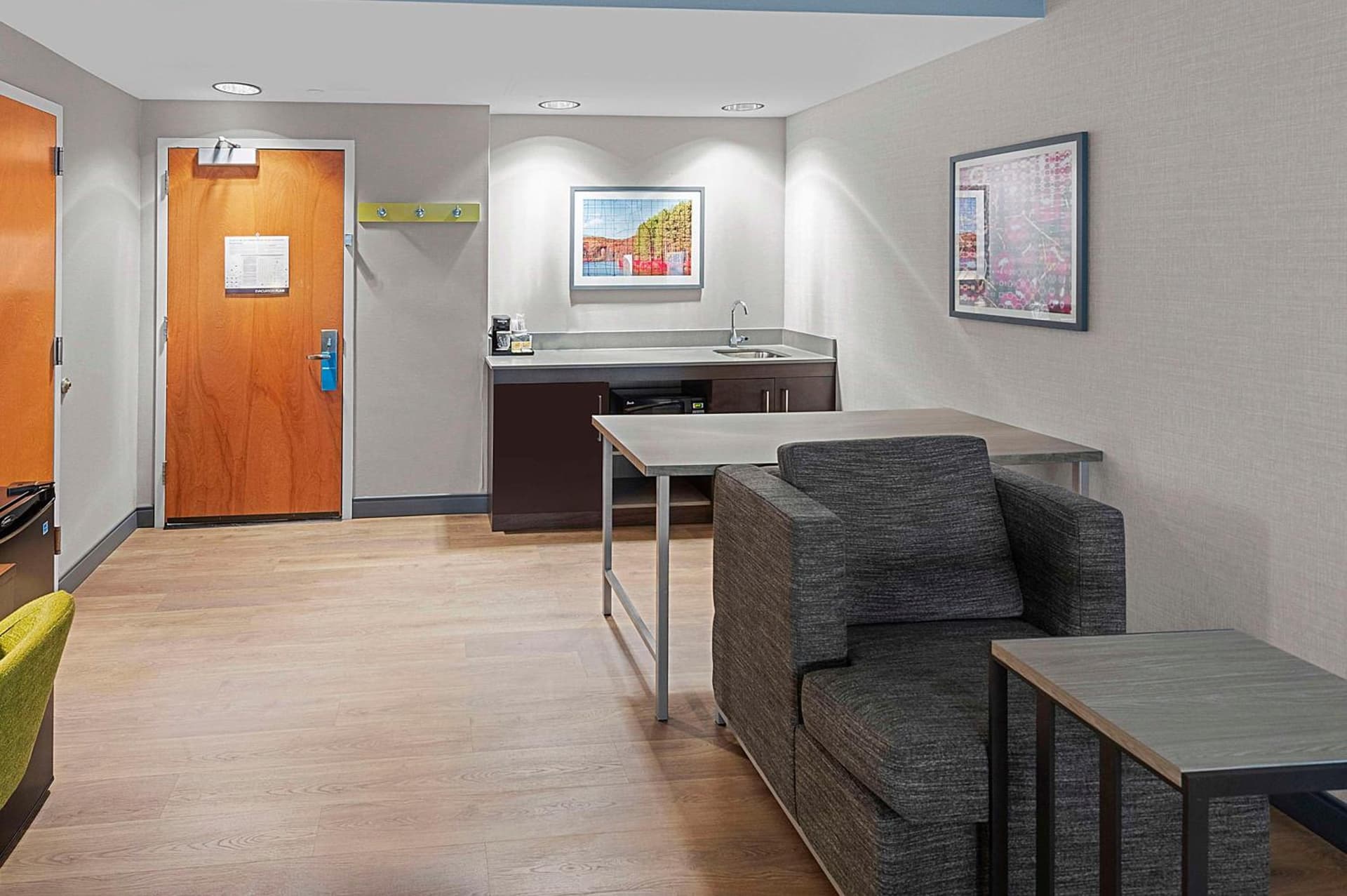 Hampton Inn Nanuet interior in Nanuet, NY — gallery photo 2
