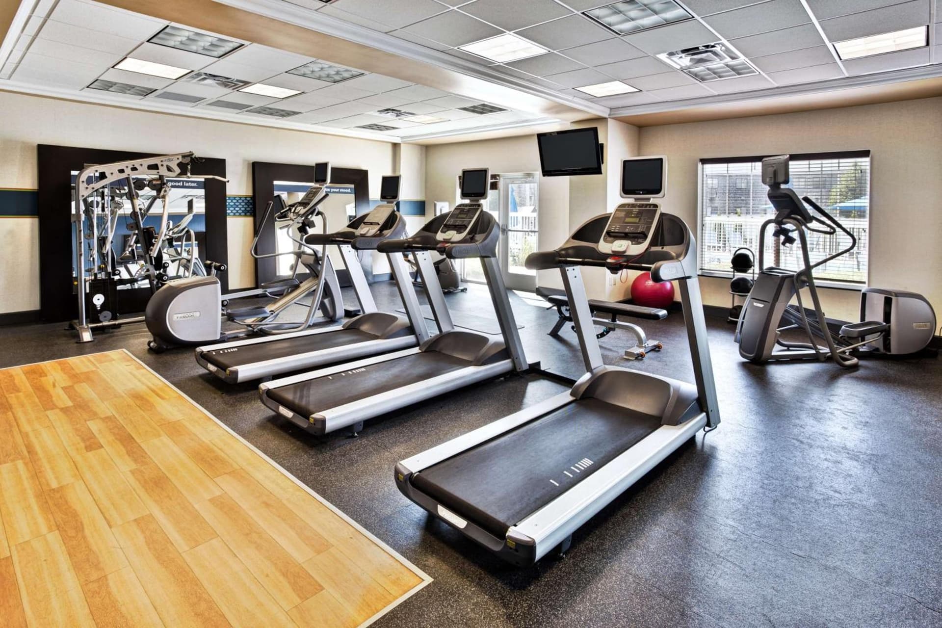 Hampton Inn & Suites - Cape Cod / West Yarmouth gallery photo in West Yarmouth, MA — image 32