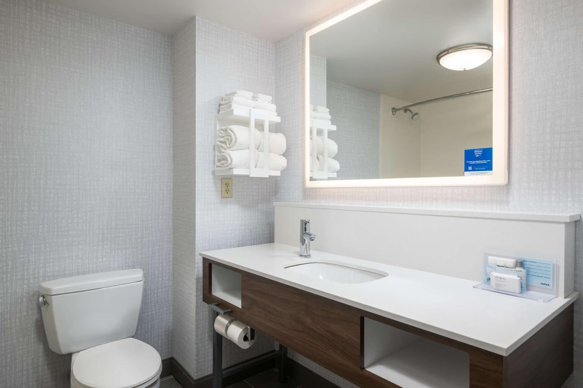 Hampton Inn & Suites - Cape Cod / West Yarmouth gallery photo in West Yarmouth, MA — image 29