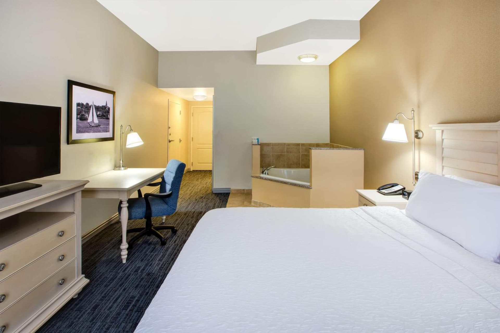 Hampton Inn & Suites - Cape Cod / West Yarmouth gallery photo in West Yarmouth, MA — image 21
