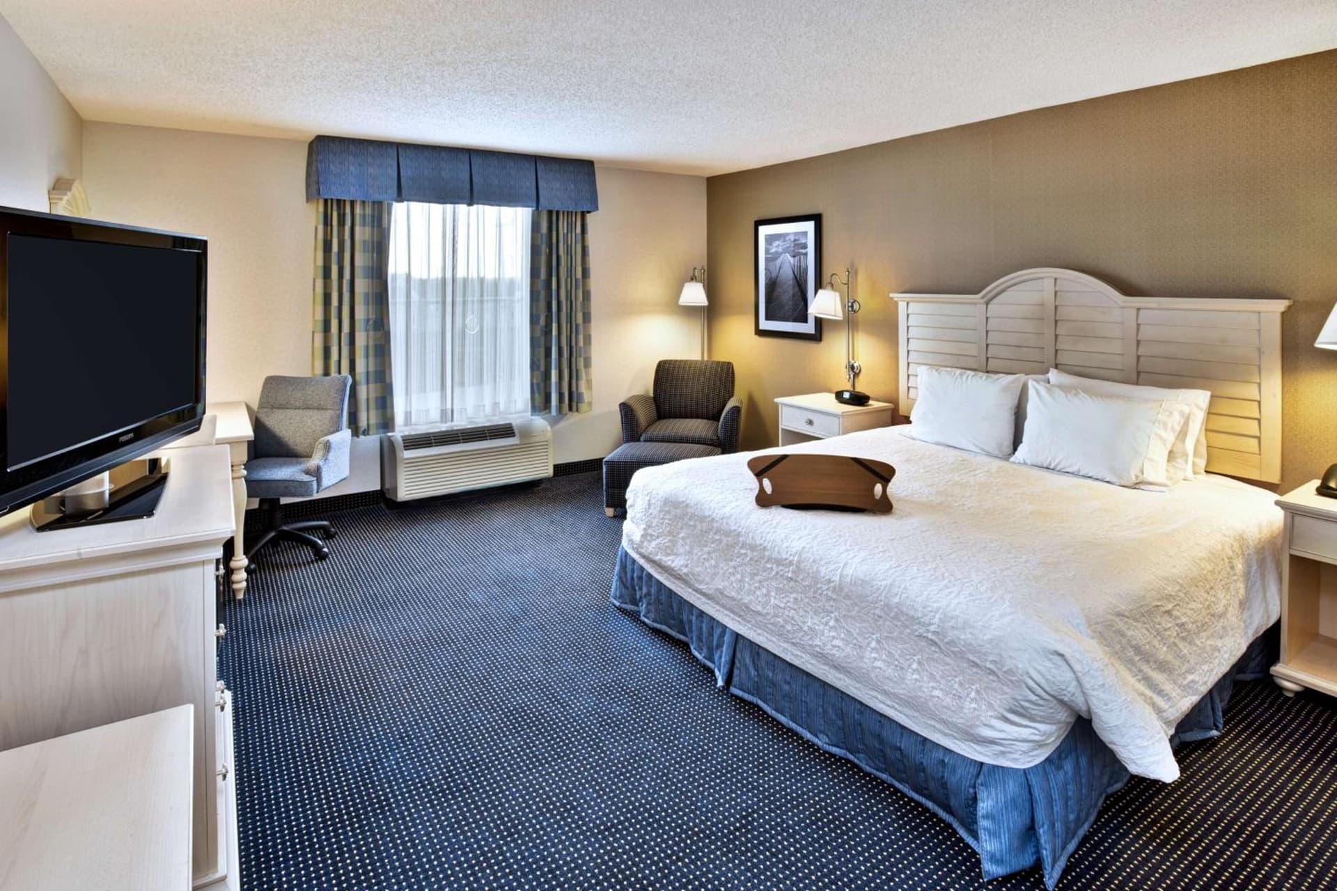 Hampton Inn & Suites - Cape Cod / West Yarmouth gallery photo in West Yarmouth, MA — image 7