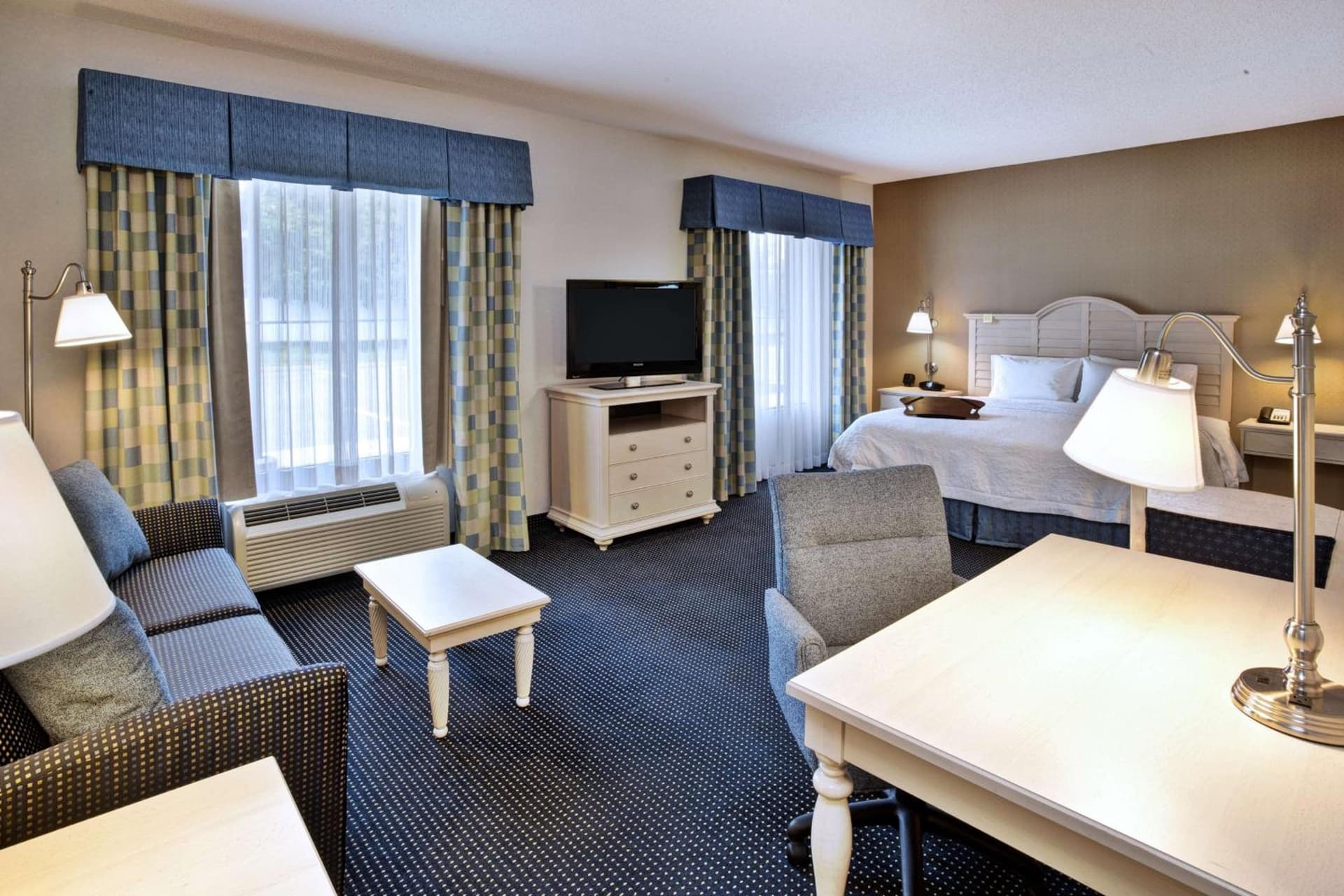 Hampton Inn & Suites - Cape Cod / West Yarmouth gallery photo in West Yarmouth, MA — image 18