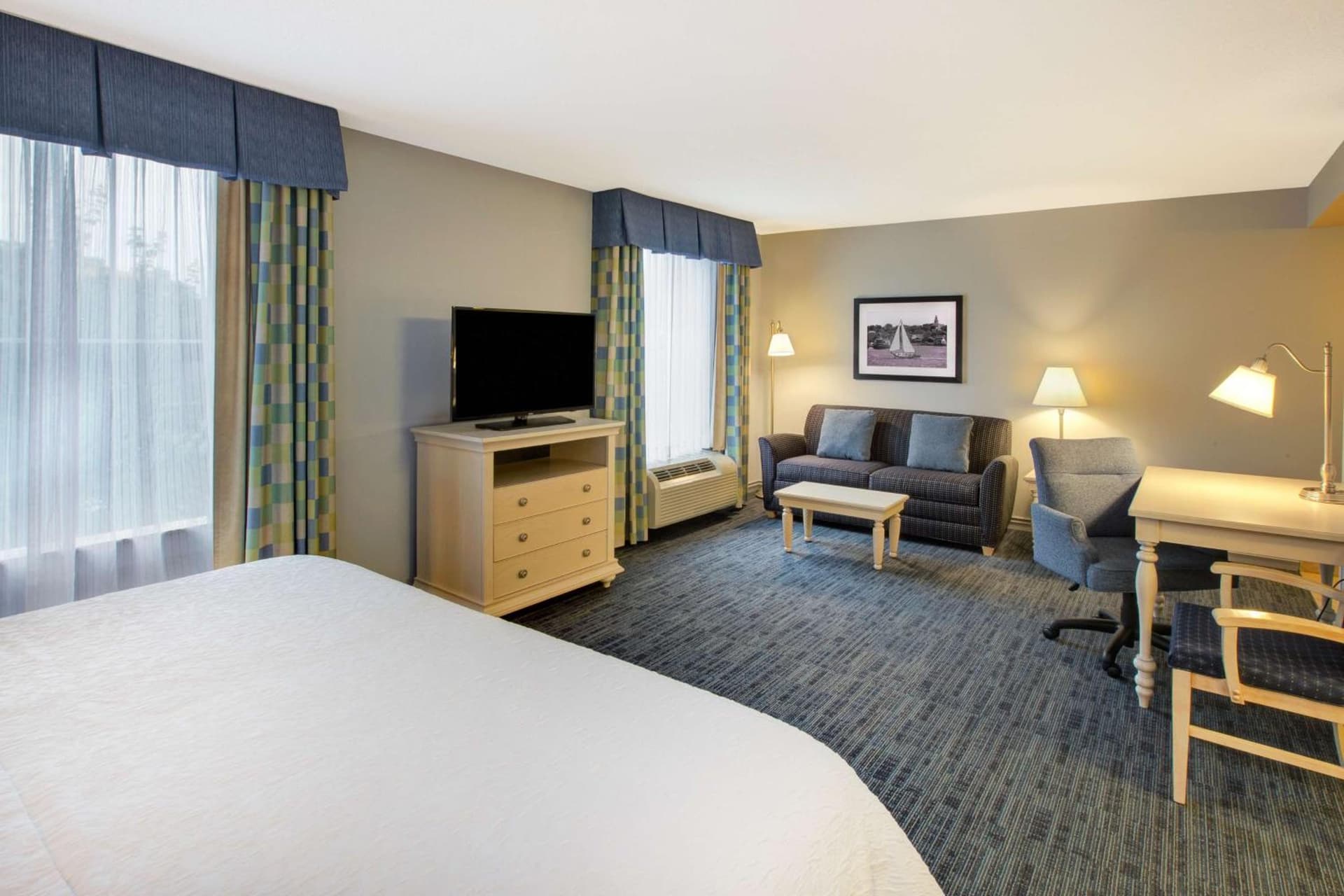 Hampton Inn & Suites - Cape Cod / West Yarmouth gallery photo in West Yarmouth, MA — image 19