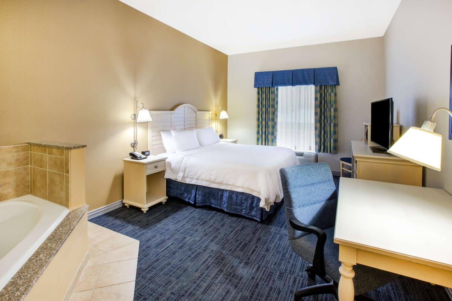 Hampton Inn & Suites - Cape Cod / West Yarmouth gallery photo in West Yarmouth, MA — image 27