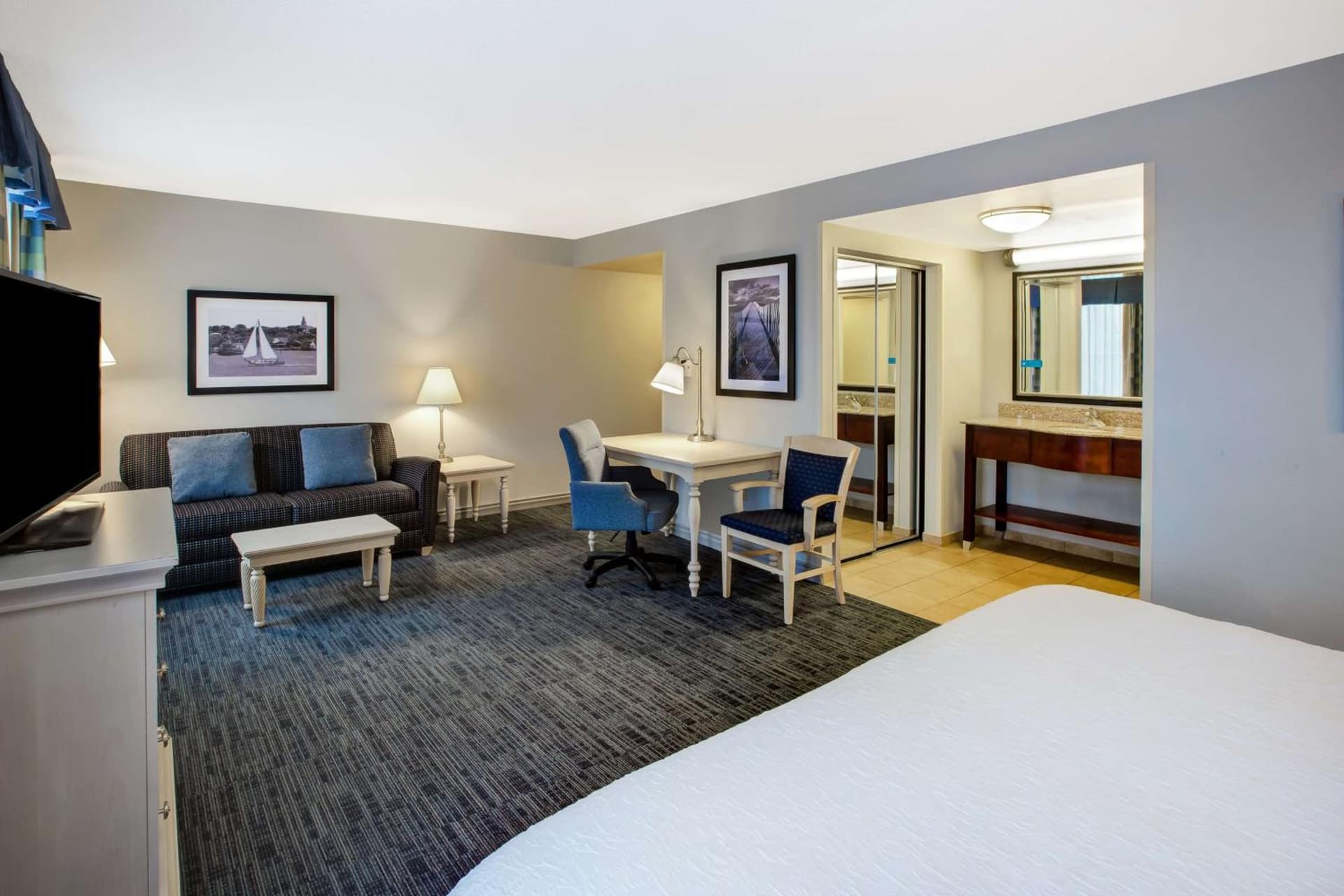 Hampton Inn & Suites - Cape Cod / West Yarmouth gallery photo in West Yarmouth, MA — image 12