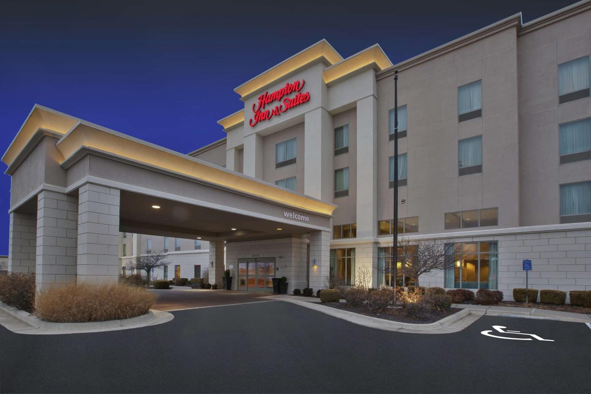 Hampton Inn & Suites Wichita-Northeast interior in Wichita, KS — gallery photo 2