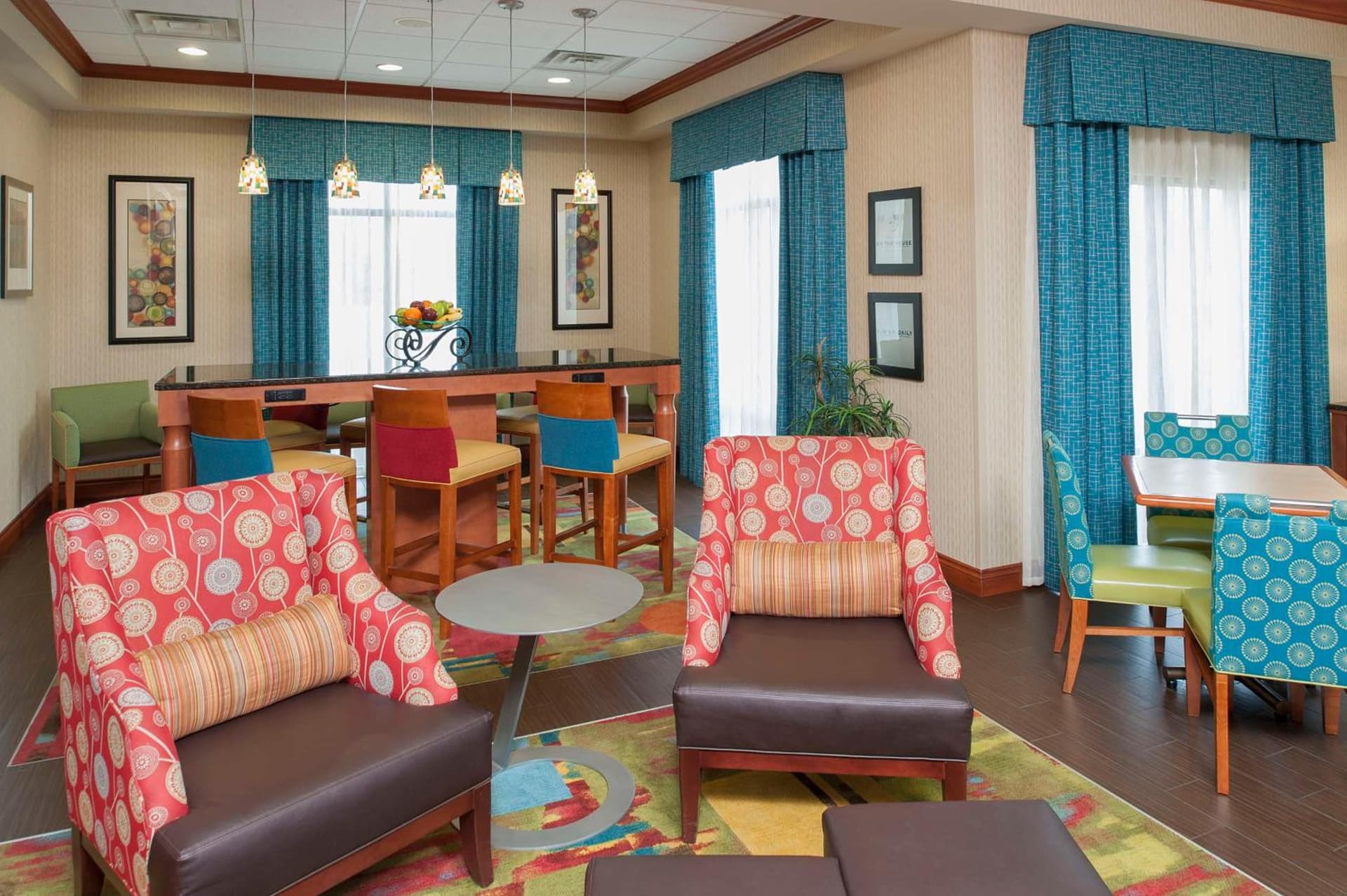 Hampton Inn Jacksonville interior in Jacksonville, IL — gallery photo 2