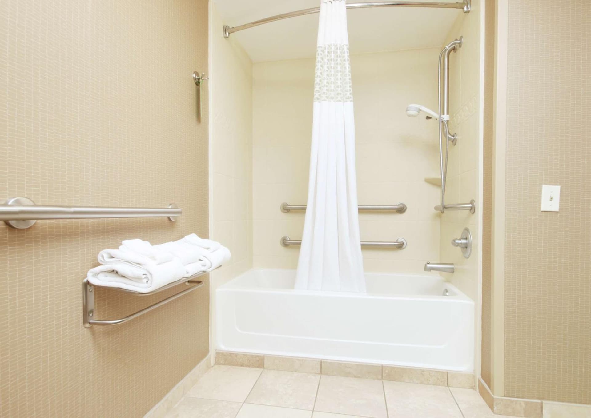 Hampton Inn by Hilton Indianapolis-South gallery photo in Southport, IN — image 21