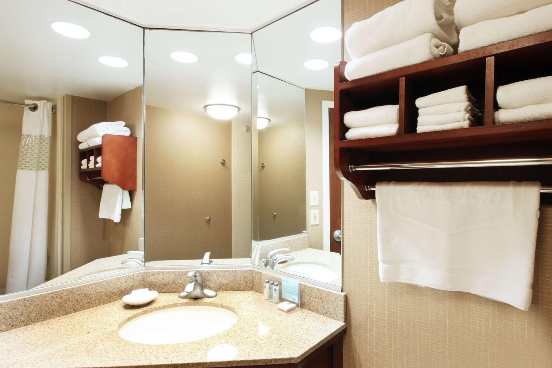 Hampton Inn by Hilton Indianapolis-South gallery photo in Southport, IN — image 14