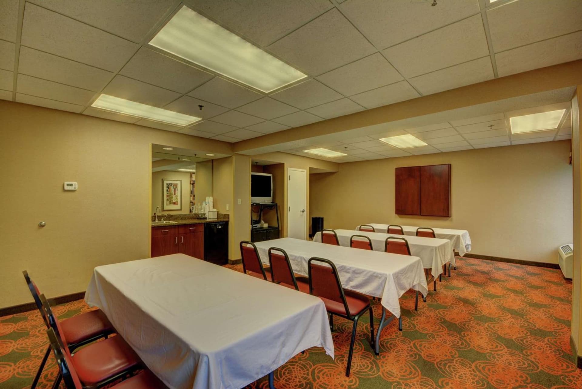 Hampton Inn by Hilton Indianapolis-South gallery photo in Southport, IN — image 16