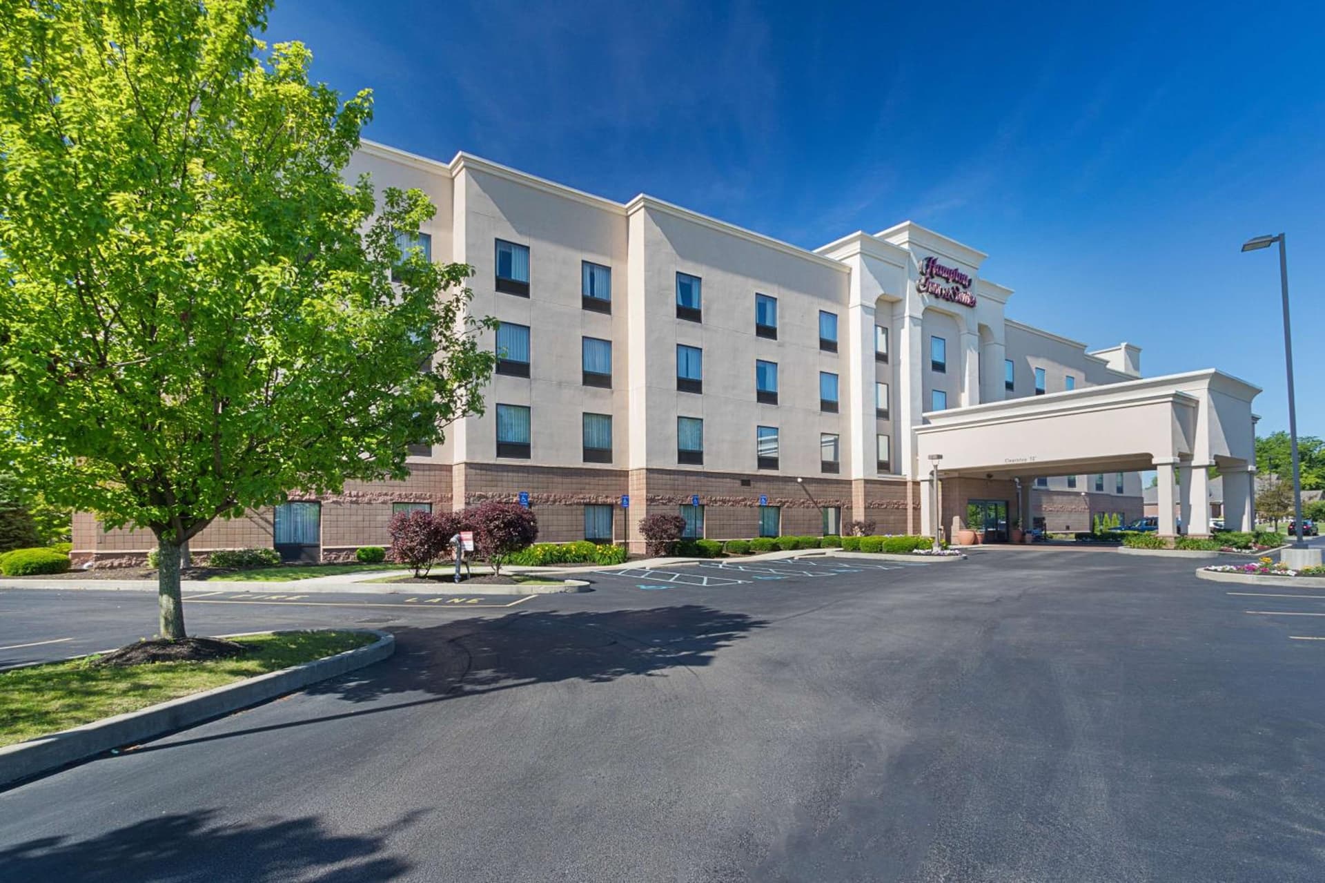 Hampton Inn and Suites Indianapolis/Brownsburg interior in Brownsburg, IN — gallery photo 2
