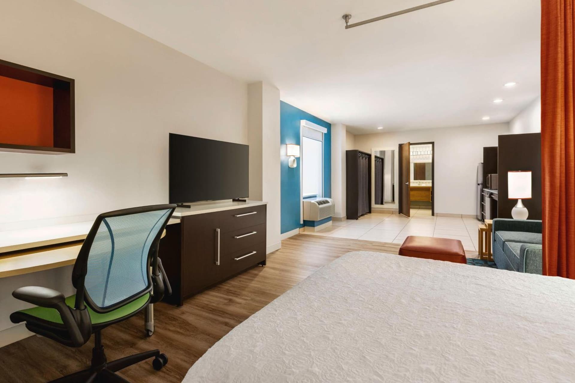 Home2 Suites Long Island City/Manhattan View property views in Queens, NY — gallery photo 3