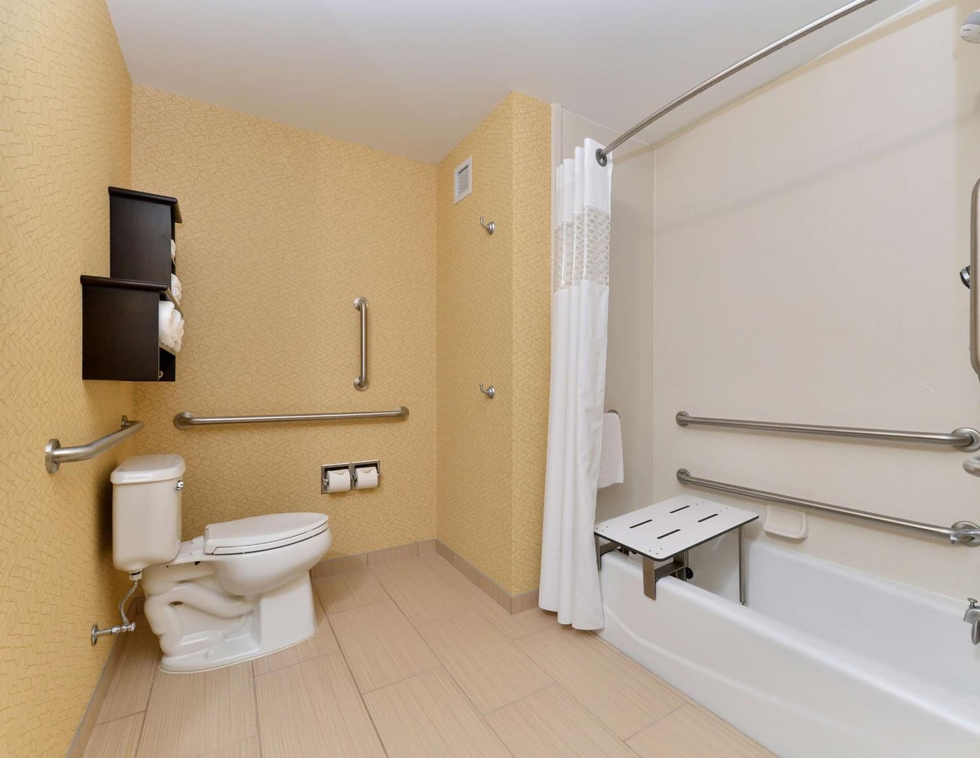 Hampton Inn Iowa City/University Area interior in Iowa City, IA — gallery photo 2
