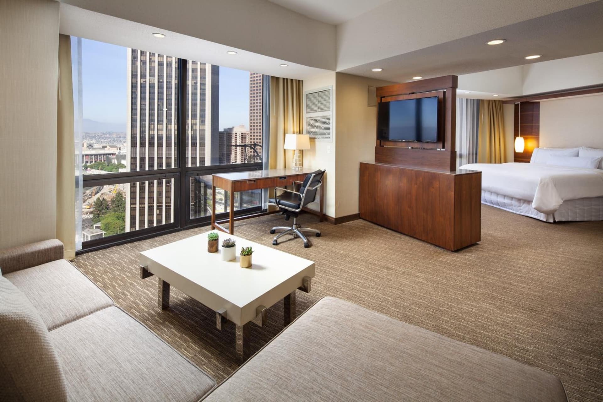 The Westin Bonaventure Hotel & Suites, Los Angeles gallery photo in Los Angeles, CA — image 91