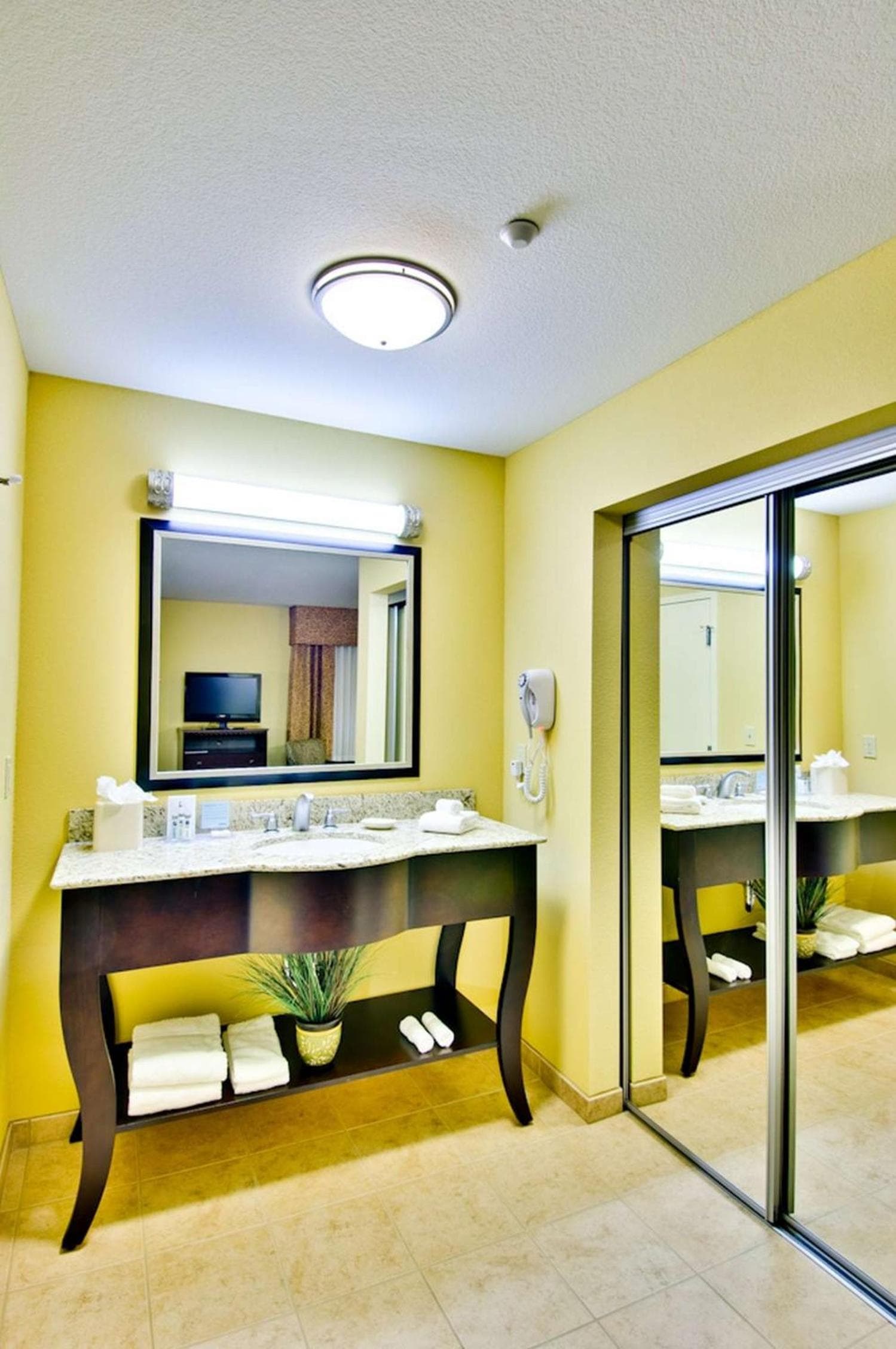 Hampton Inn & Suites Moreno Valley gallery photo in Moreno Valley, CA — image 18