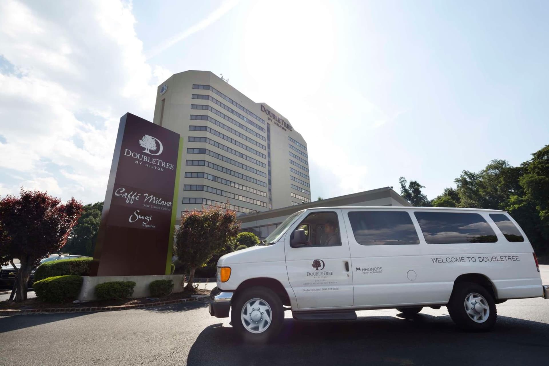 DoubleTree by Hilton Fort Lee/George Washington Bridge interior in Fort Lee, NJ — gallery photo 2