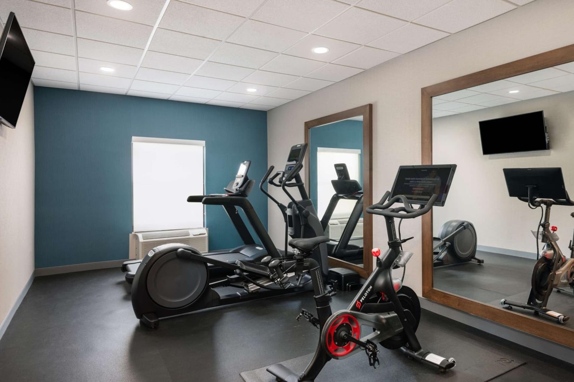 Hampton Inn & Suites Fort Myers Beach/Sanibel Gateway gallery photo in Fort Myers Beach, FL — image 5