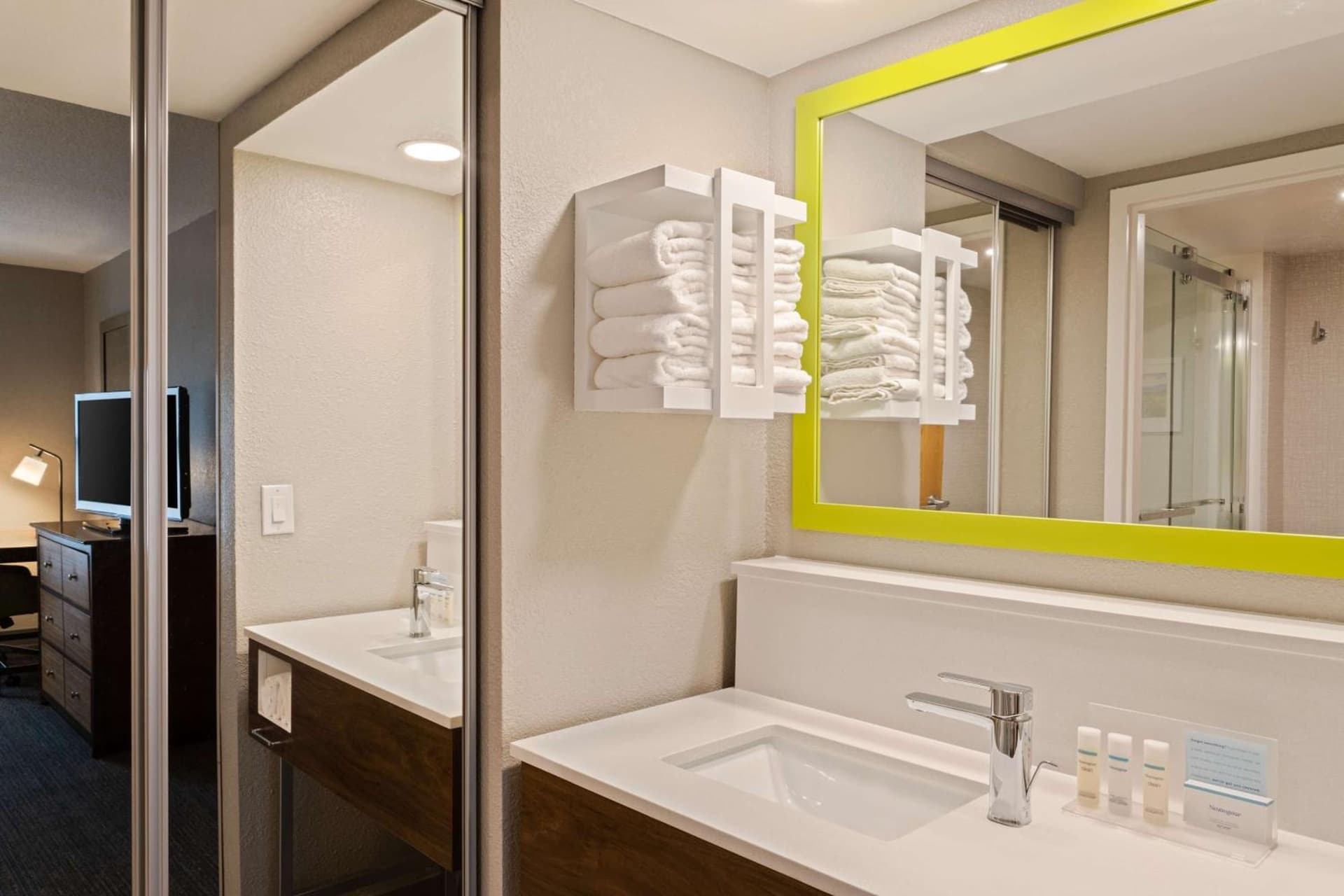 Hampton Inn & Suites Fort Myers Beach/Sanibel Gateway gallery photo in Fort Myers Beach, FL — image 18