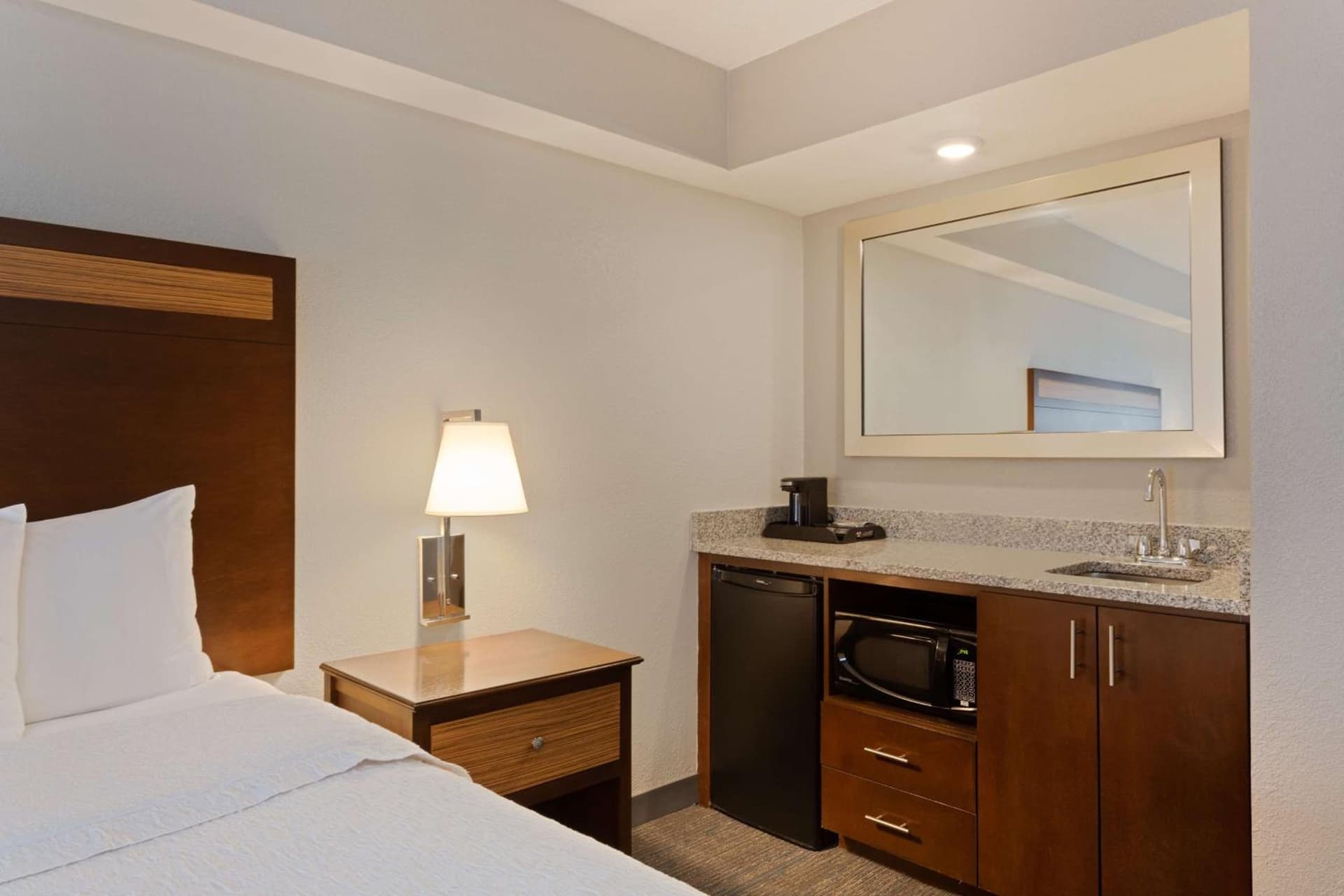 Hampton Inn & Suites Fort Myers Beach/Sanibel Gateway gallery photo in Fort Myers Beach, FL — image 8