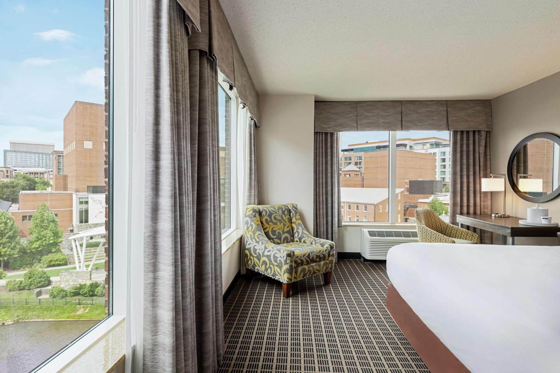 Hampton Inn & Suites Greenville-Downtown-Riverplace gallery photo in Greenville, SC — image 36