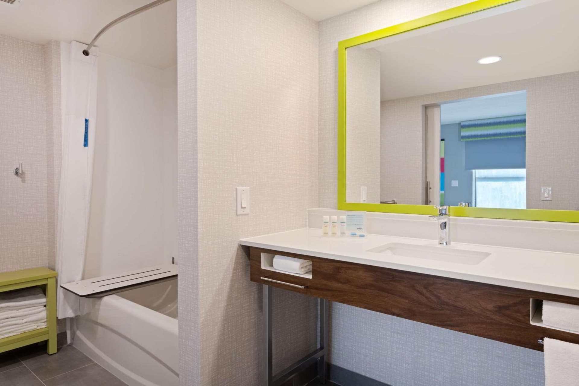 Hampton Inn & Suites Fort Myers Beach/Sanibel Gateway gallery photo in Fort Myers Beach, FL — image 24