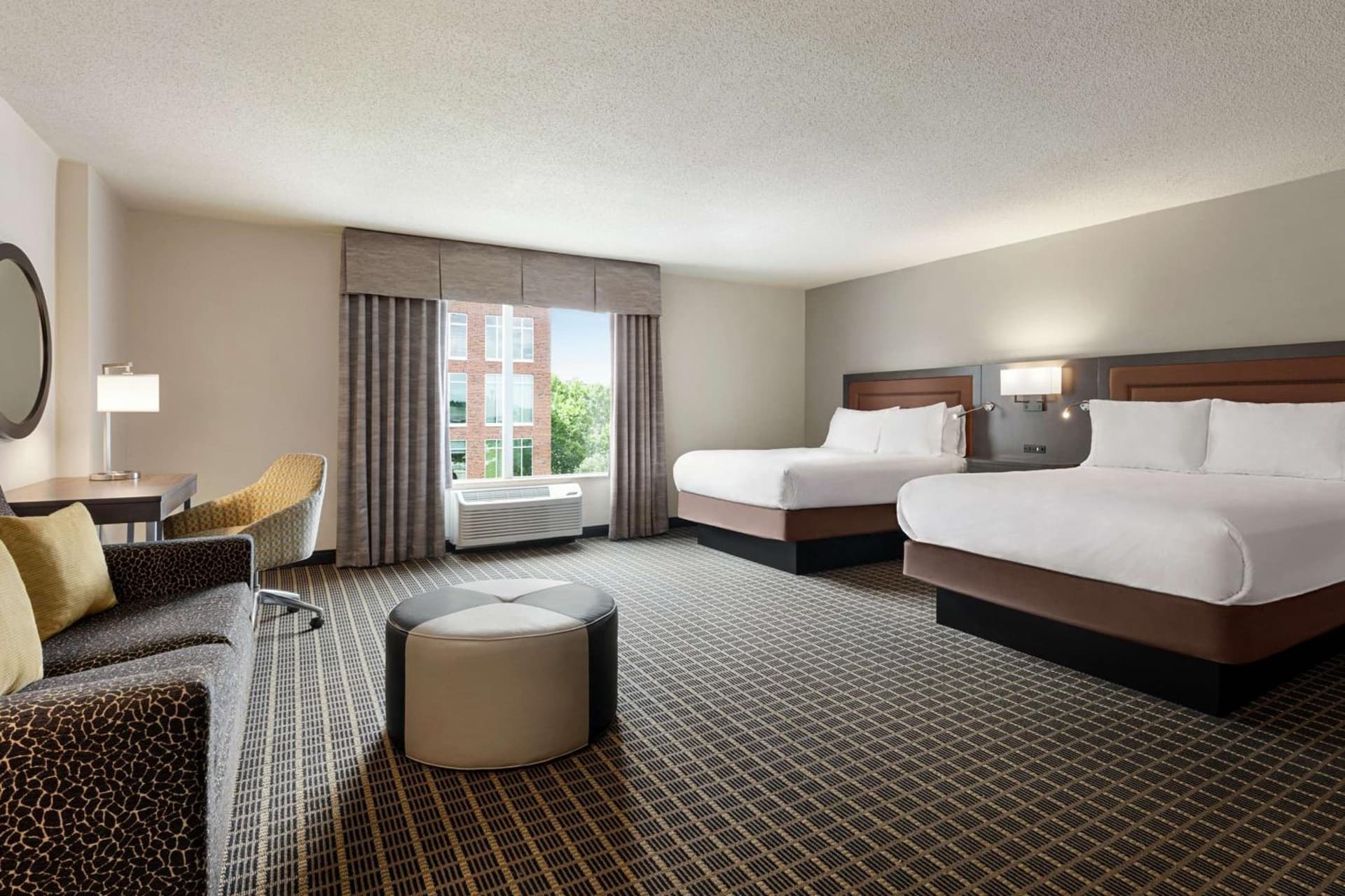 Hampton Inn & Suites Greenville-Downtown-Riverplace gallery photo in Greenville, SC — image 41