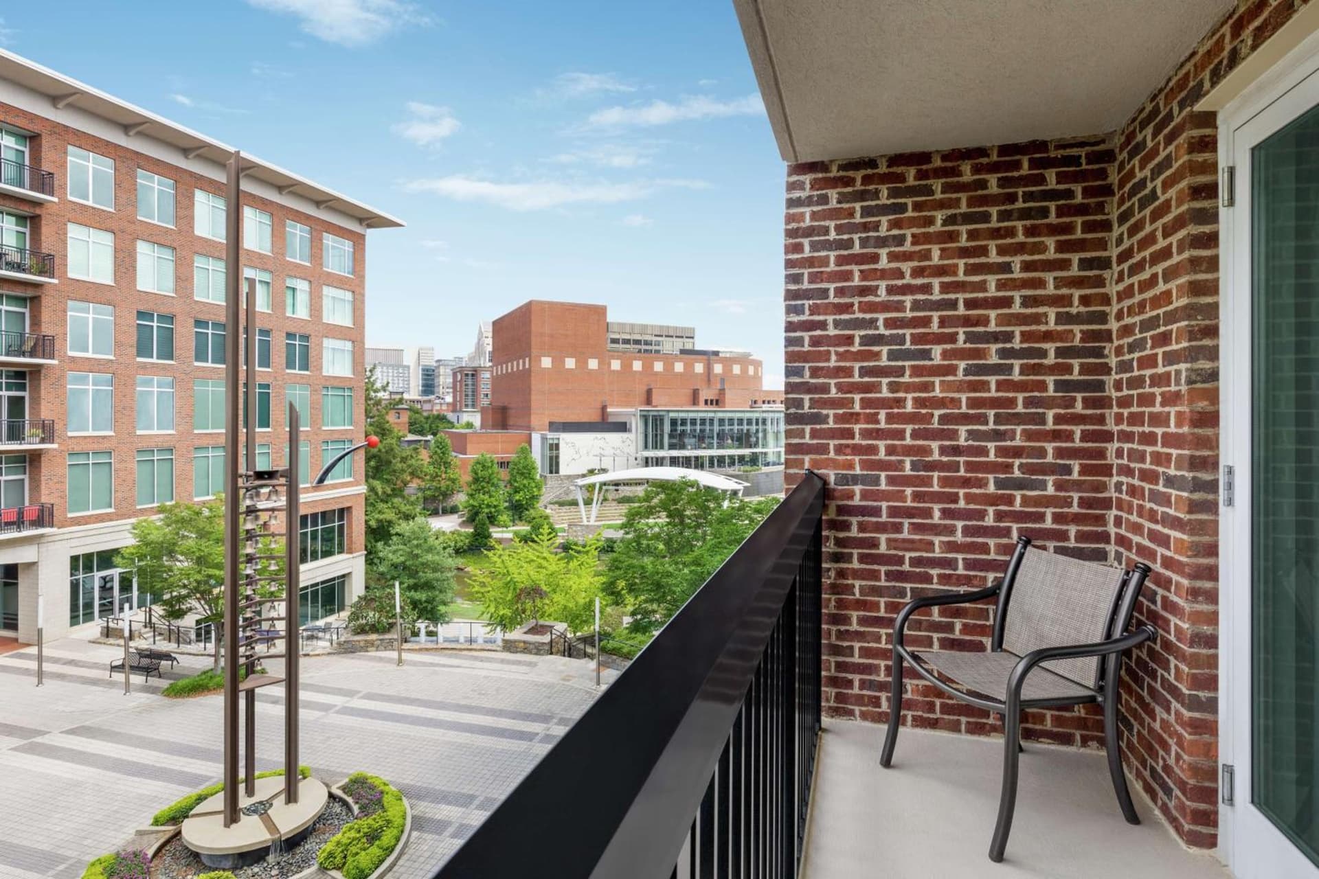 Hampton Inn & Suites Greenville-Downtown-Riverplace gallery photo in Greenville, SC — image 19