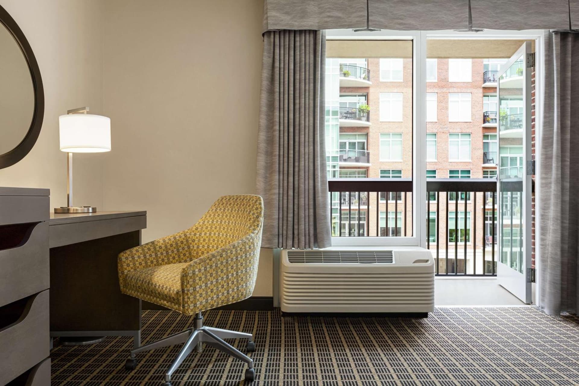 Hampton Inn & Suites Greenville-Downtown-Riverplace gallery photo in Greenville, SC — image 17