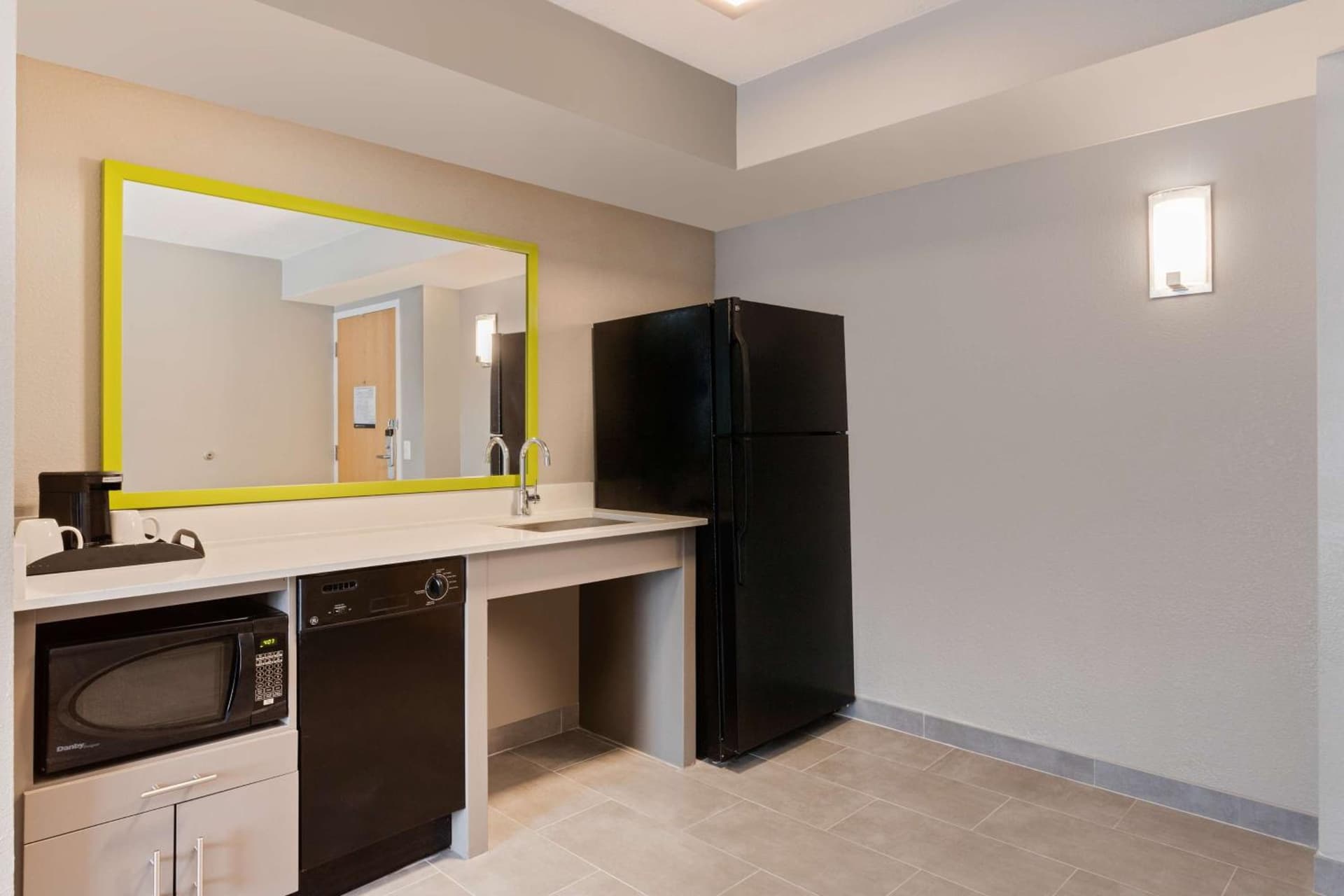 Hampton Inn & Suites Fort Myers Beach/Sanibel Gateway gallery photo in Fort Myers Beach, FL — image 11
