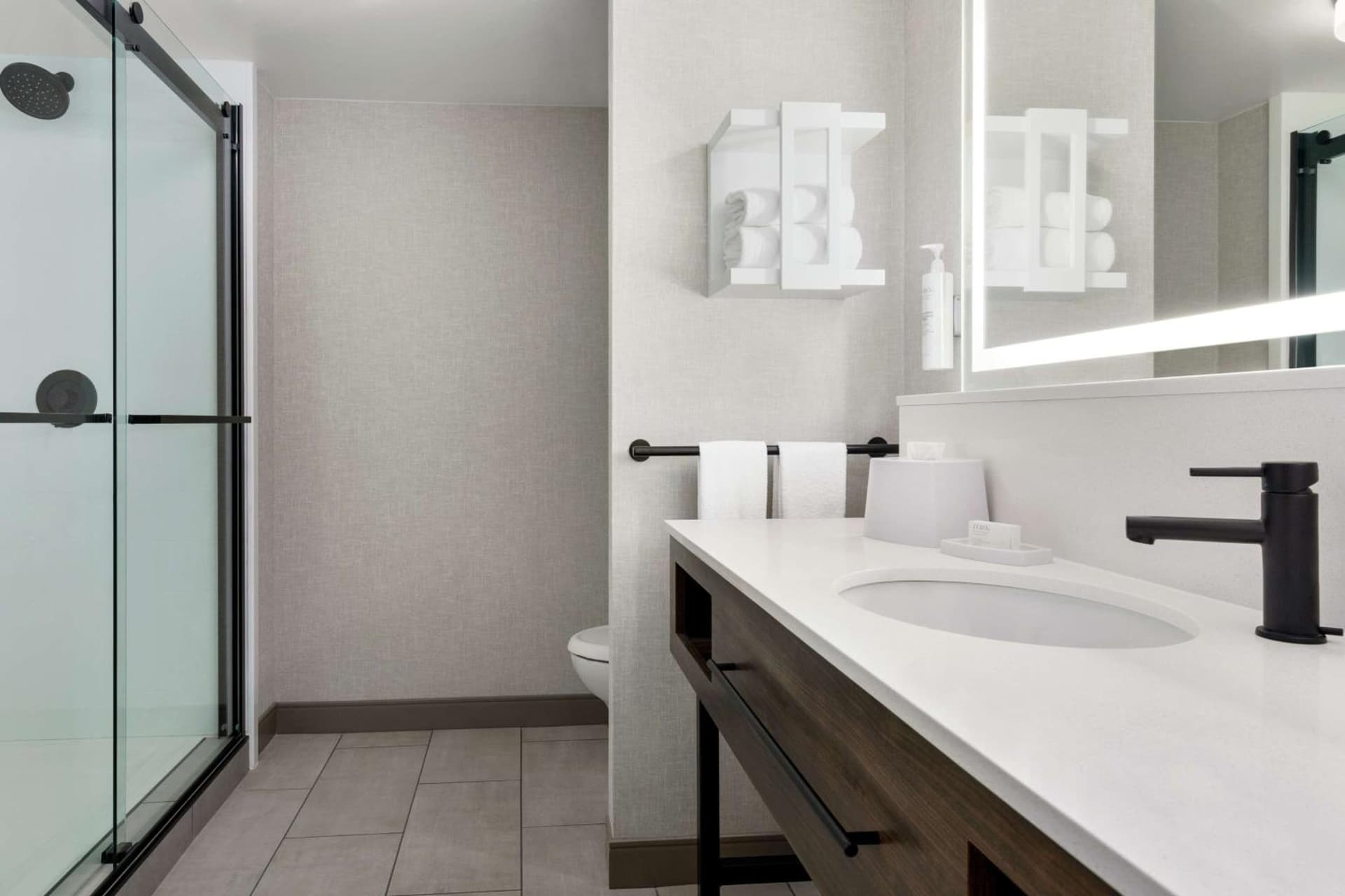 Hampton Inn & Suites Greenville-Downtown-Riverplace gallery photo in Greenville, SC — image 39
