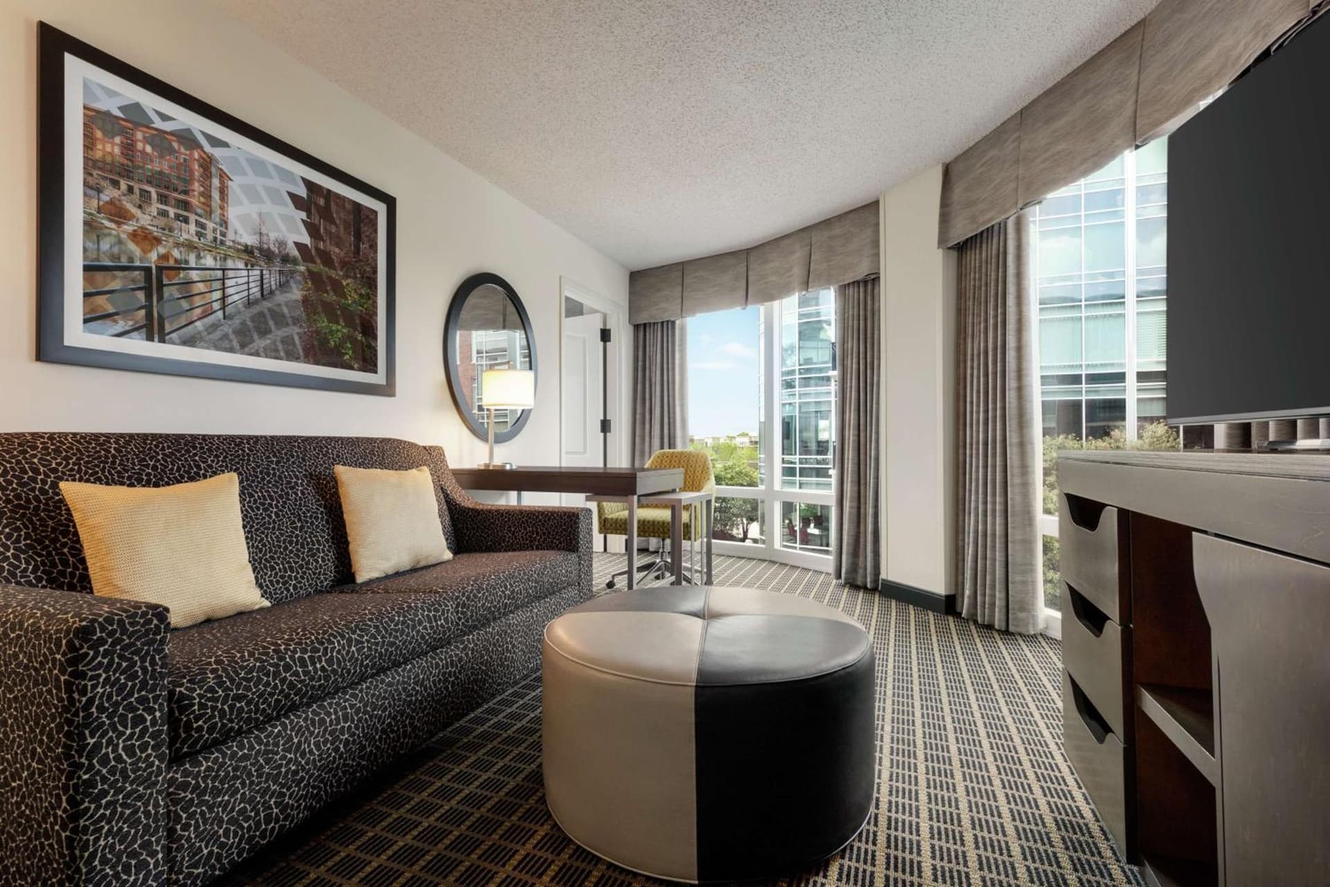 Hampton Inn & Suites Greenville-Downtown-Riverplace property views in Greenville, SC — gallery photo 3