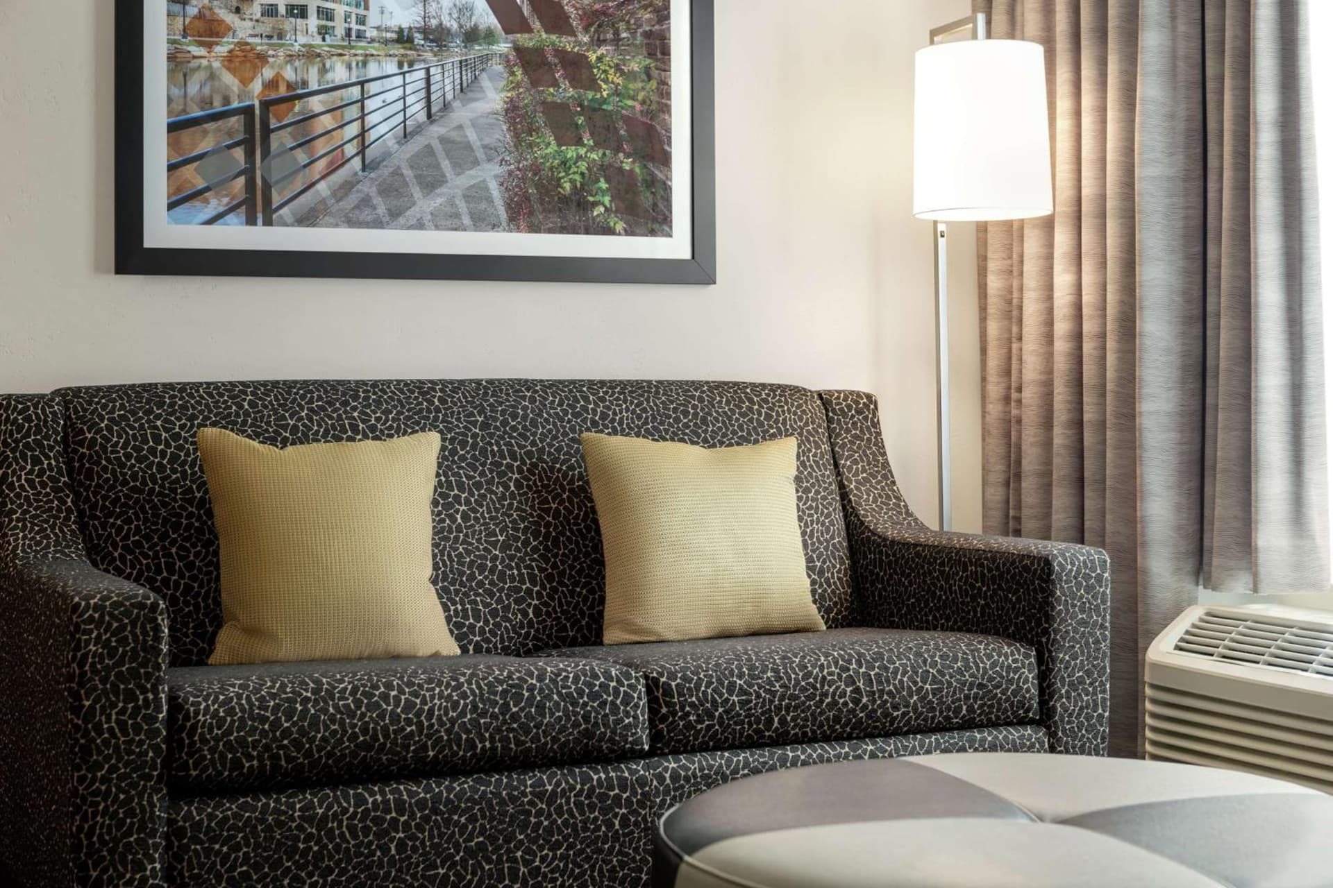 Hampton Inn & Suites Greenville-Downtown-Riverplace gallery photo in Greenville, SC — image 5
