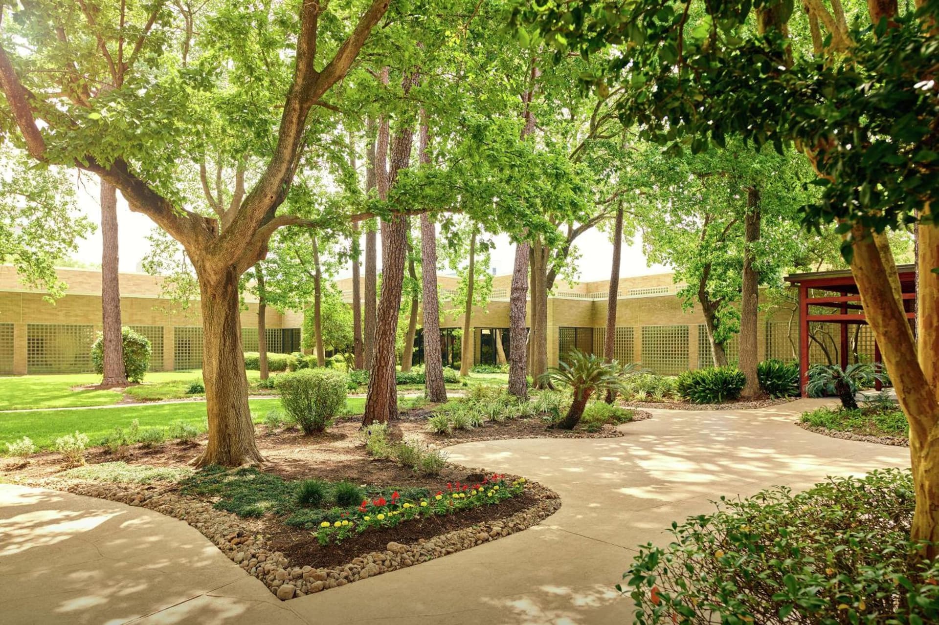DoubleTree by Hilton Houston Intercontinental Airport interior in Houston, TX — gallery photo 2