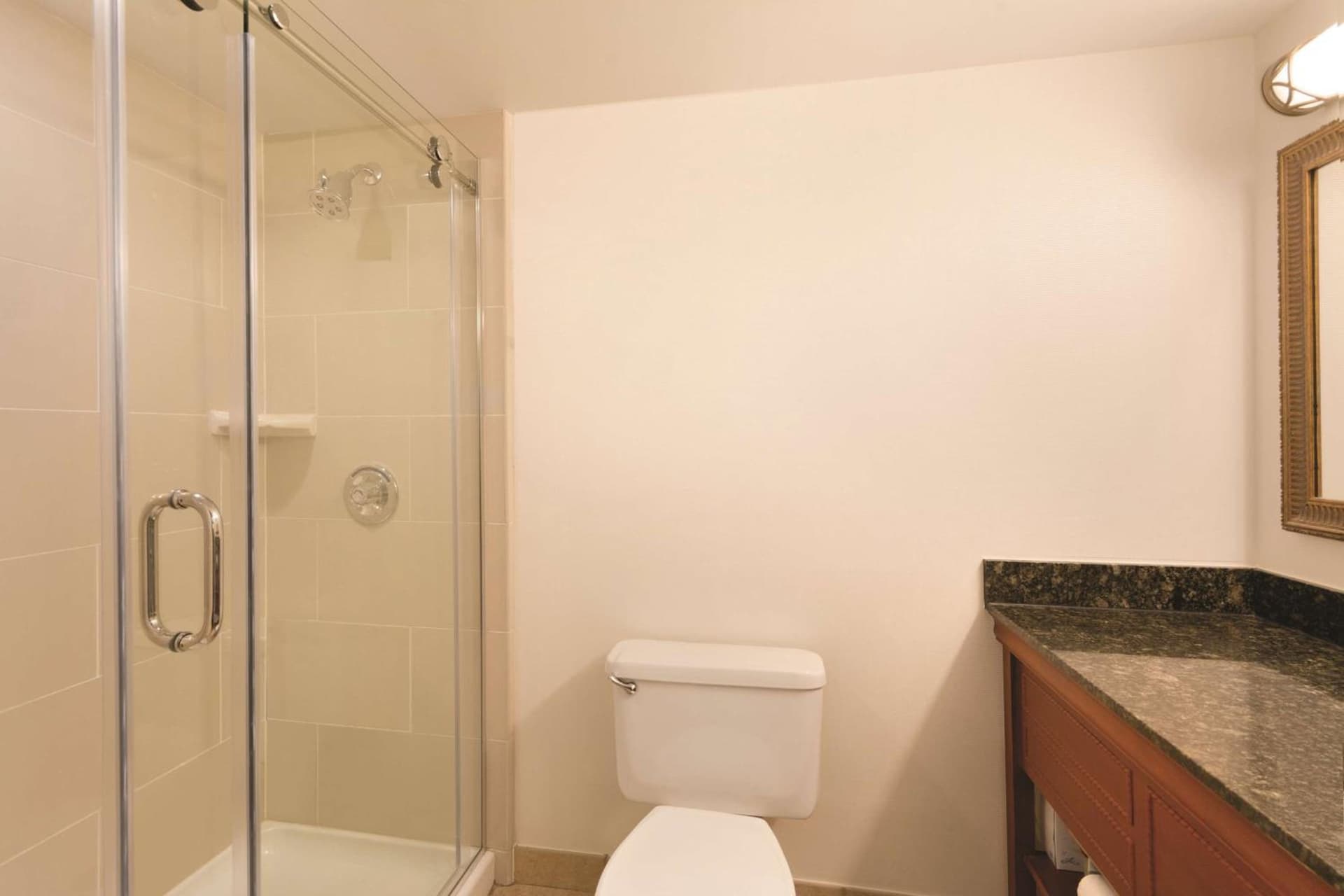 Embassy Suites Greenville Golf Resort & Conference Center gallery photo in Greenville, SC — image 9