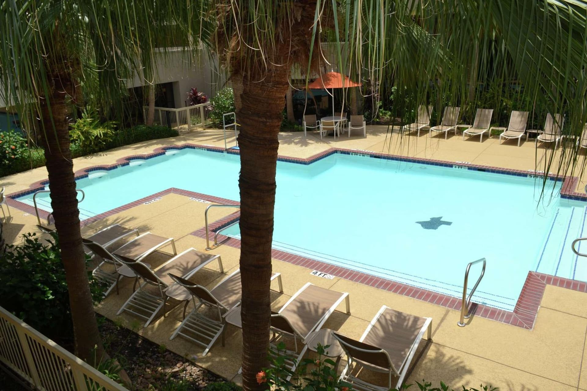 DoubleTree by Hilton Hotel Houston Hobby Airport property views in Houston, TX — gallery photo 3