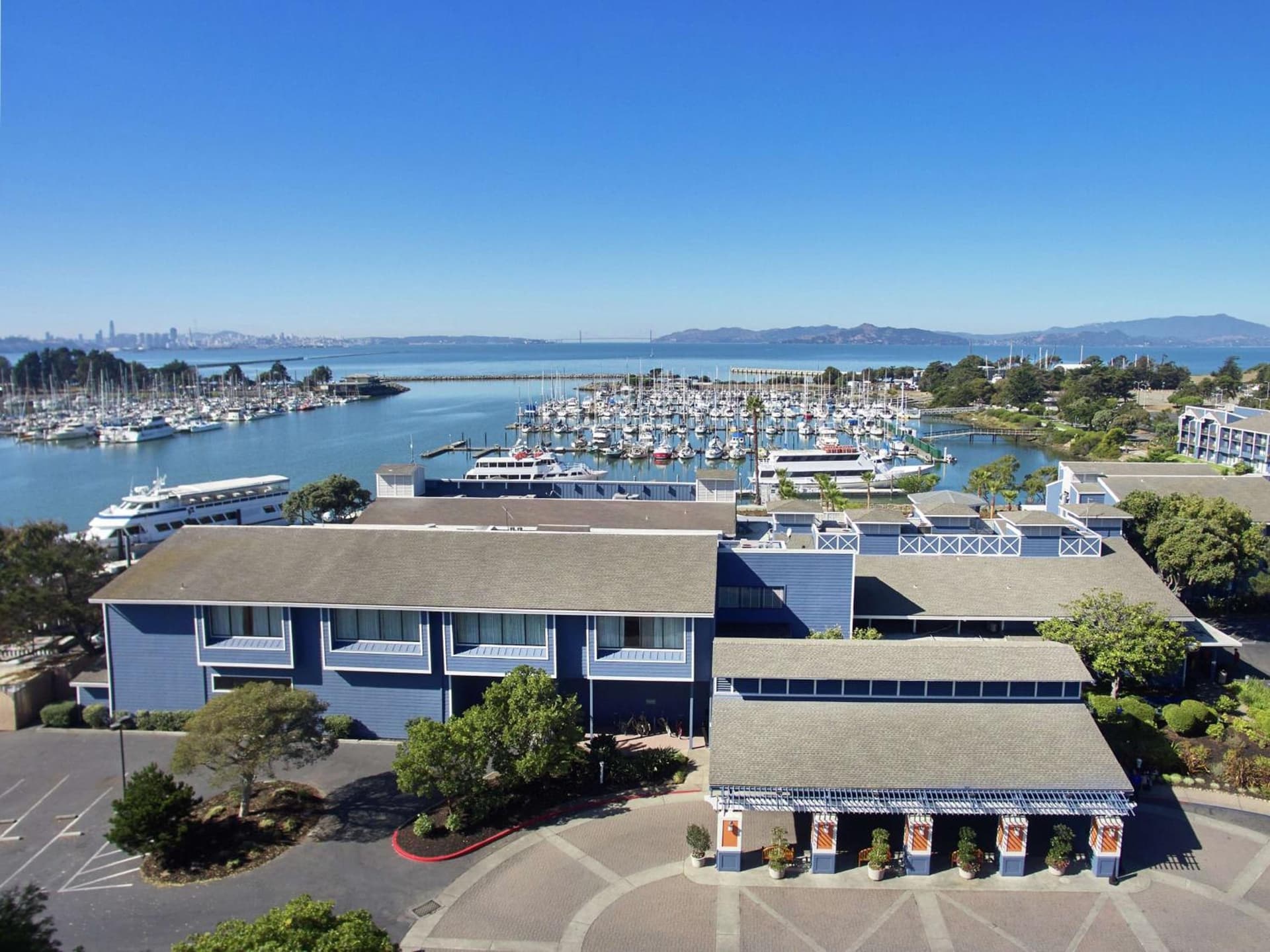 DoubleTree by Hilton Hotel Berkeley Marina — hotel in Berkeley, California