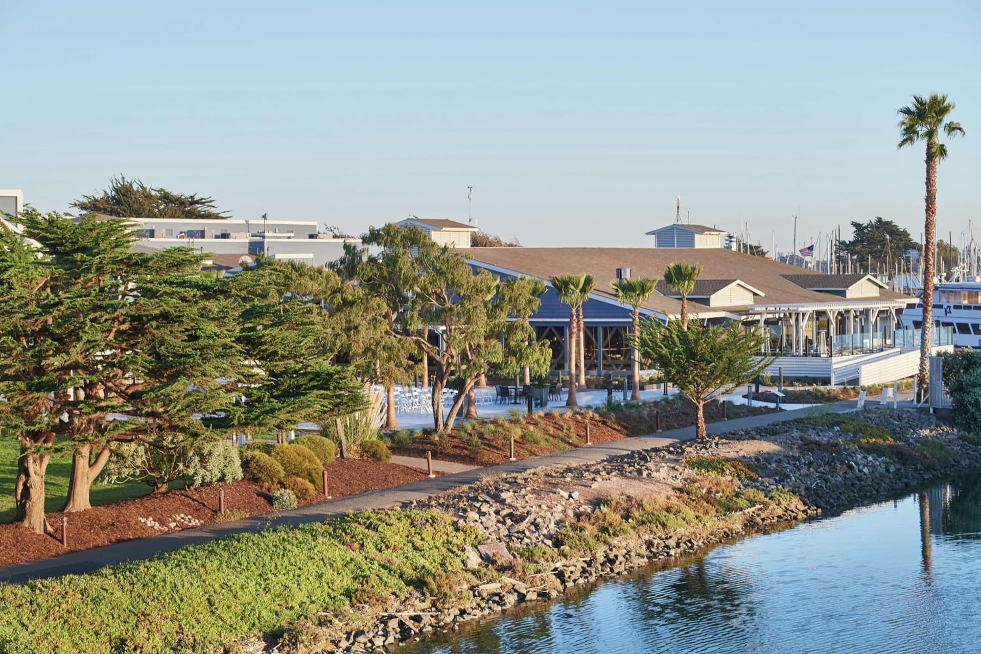 DoubleTree by Hilton Hotel Berkeley Marina gallery photo in Berkeley, CA — image 77