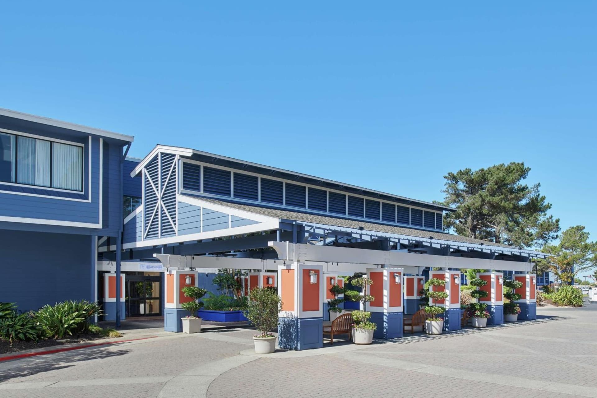 DoubleTree by Hilton Hotel Berkeley Marina property views in Berkeley, CA — gallery photo 3