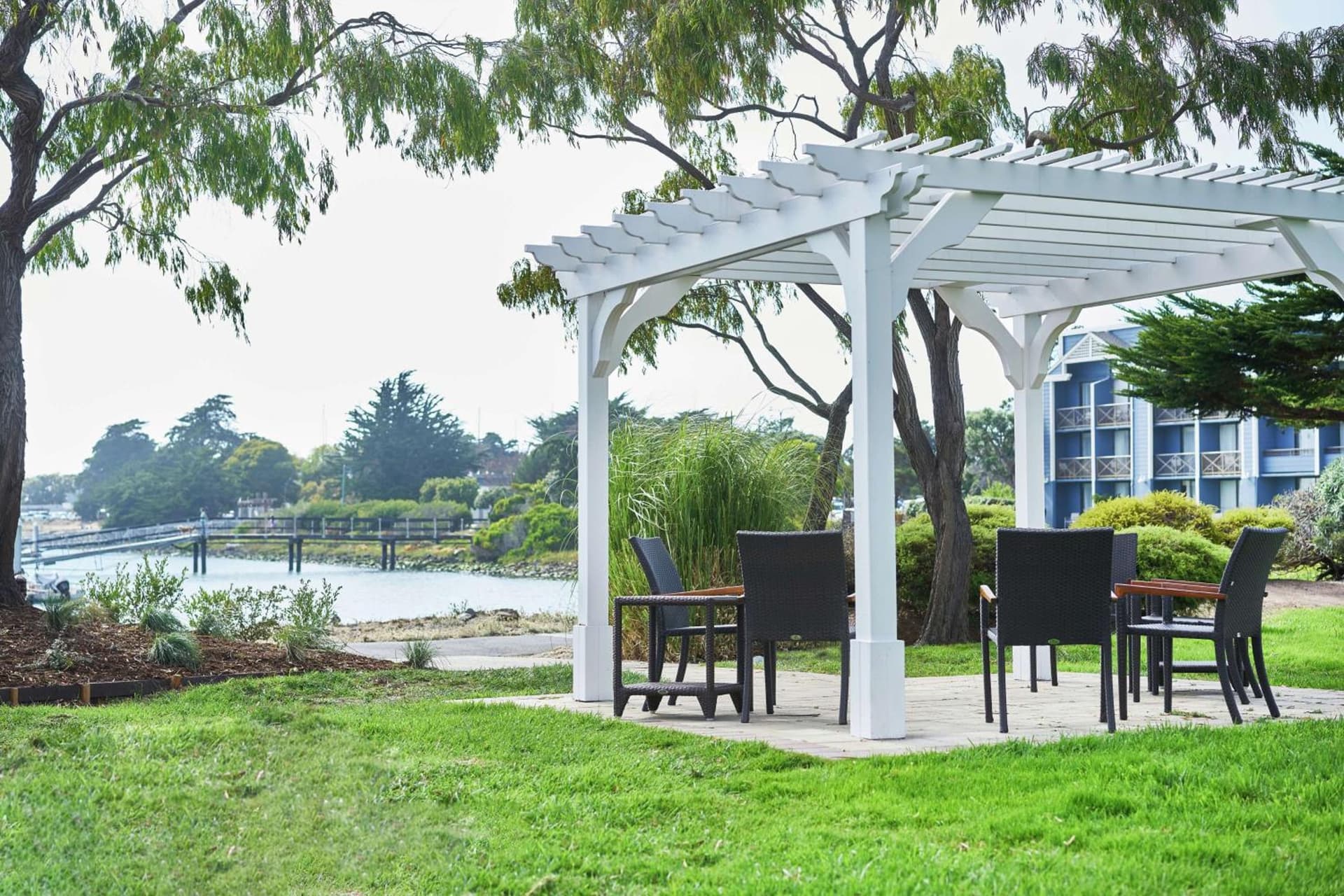 DoubleTree by Hilton Hotel Berkeley Marina gallery photo in Berkeley, CA — image 33