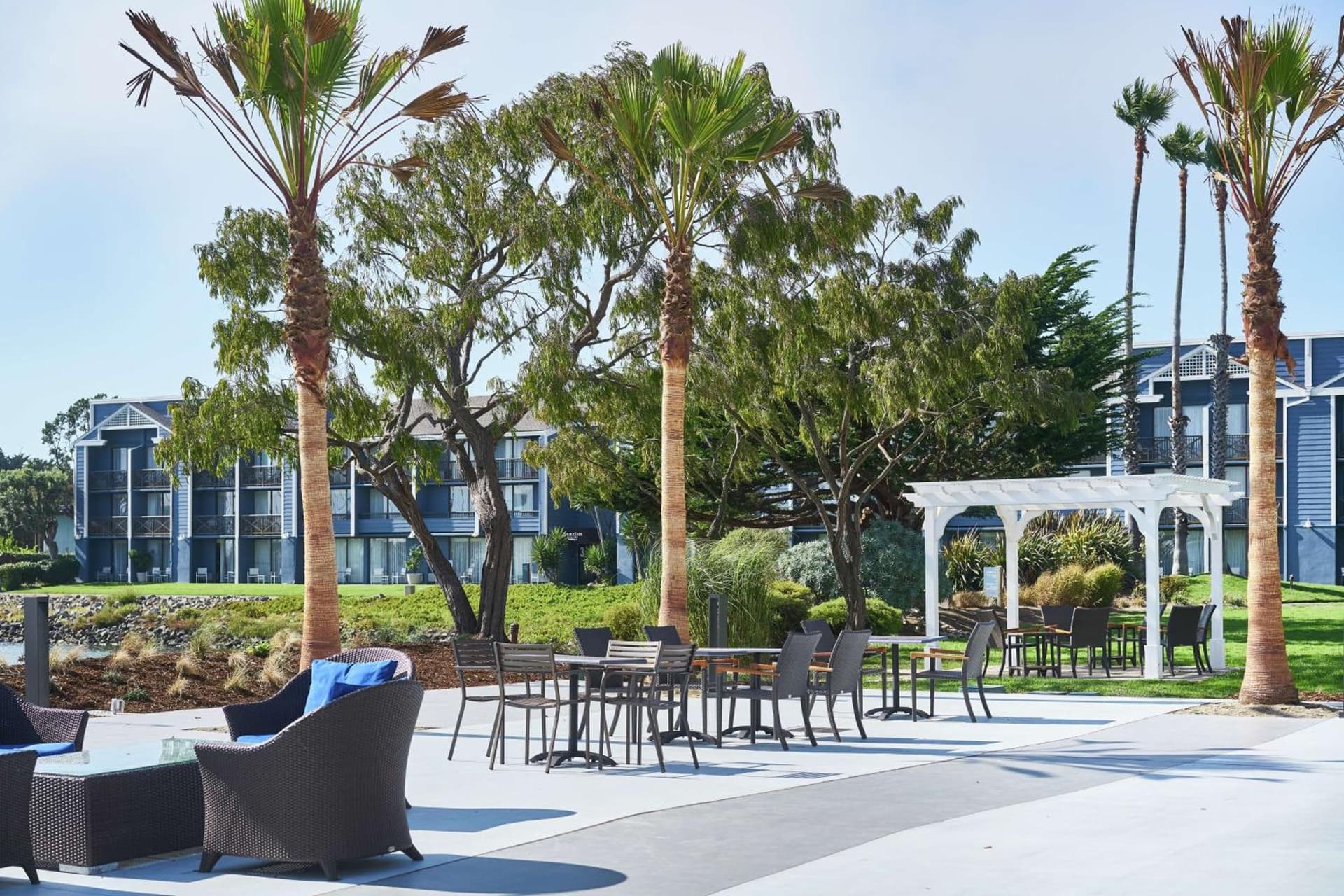 DoubleTree by Hilton Hotel Berkeley Marina gallery photo in Berkeley, CA — image 75