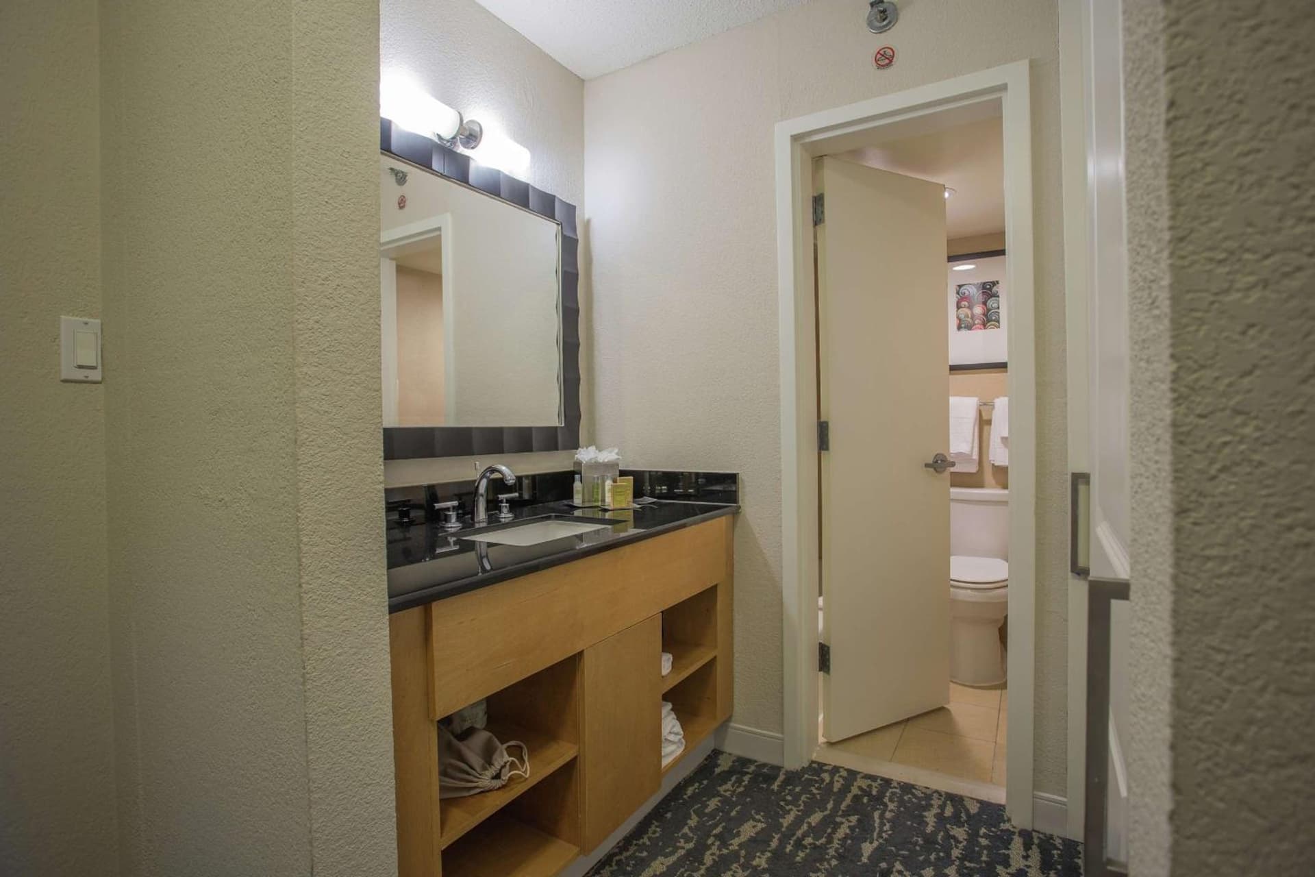 DoubleTree by Hilton Hotel Berkeley Marina gallery photo in Berkeley, CA — image 76