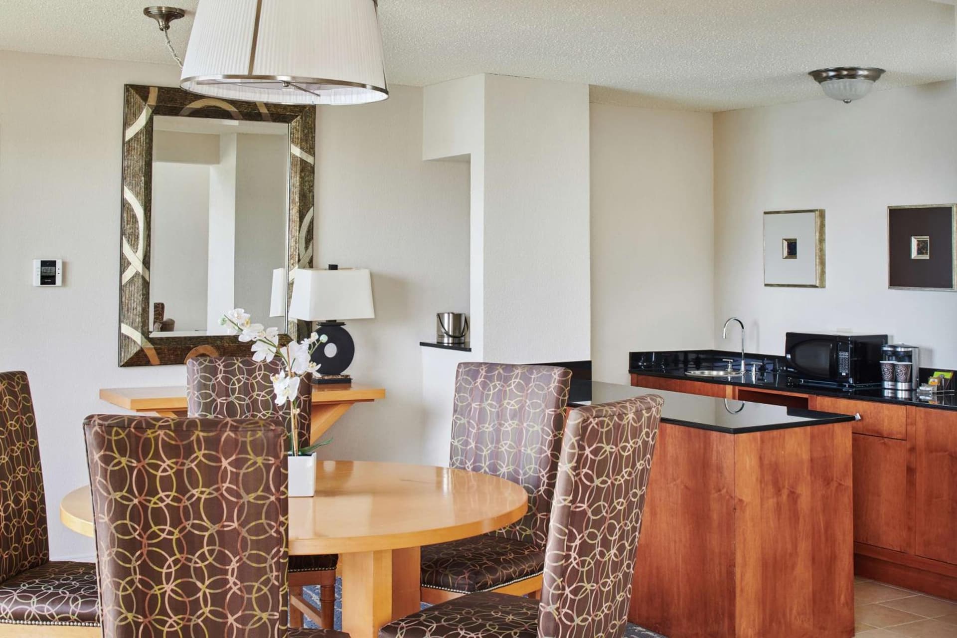 DoubleTree by Hilton Hotel Berkeley Marina gallery photo in Berkeley, CA — image 67